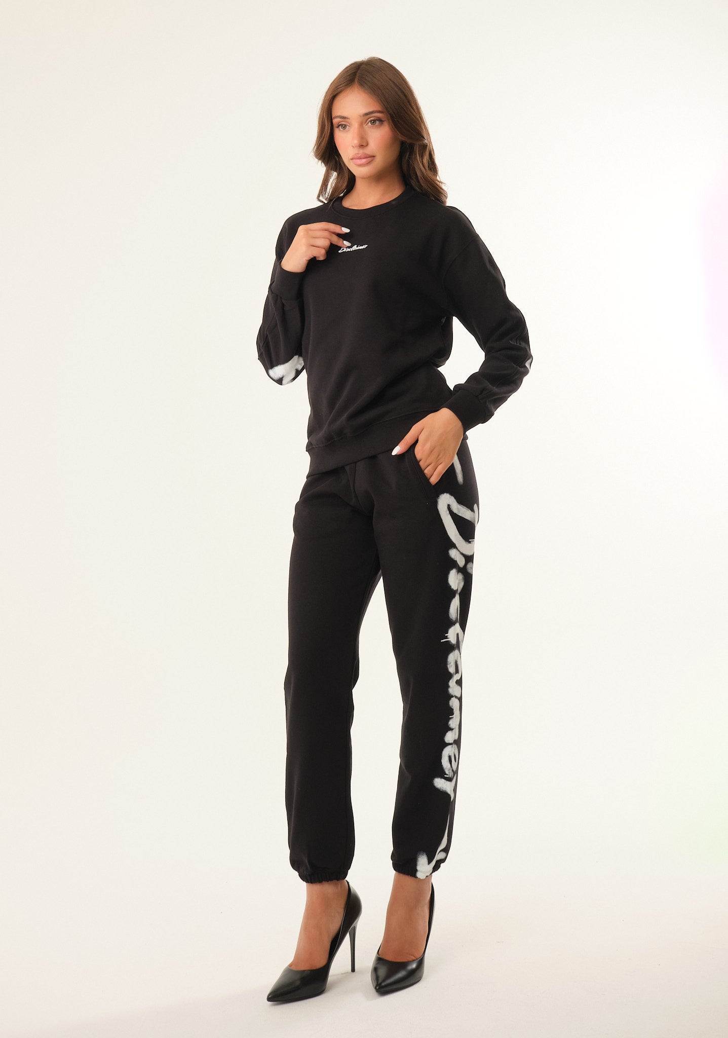 Pantalone con stampa spray laterale