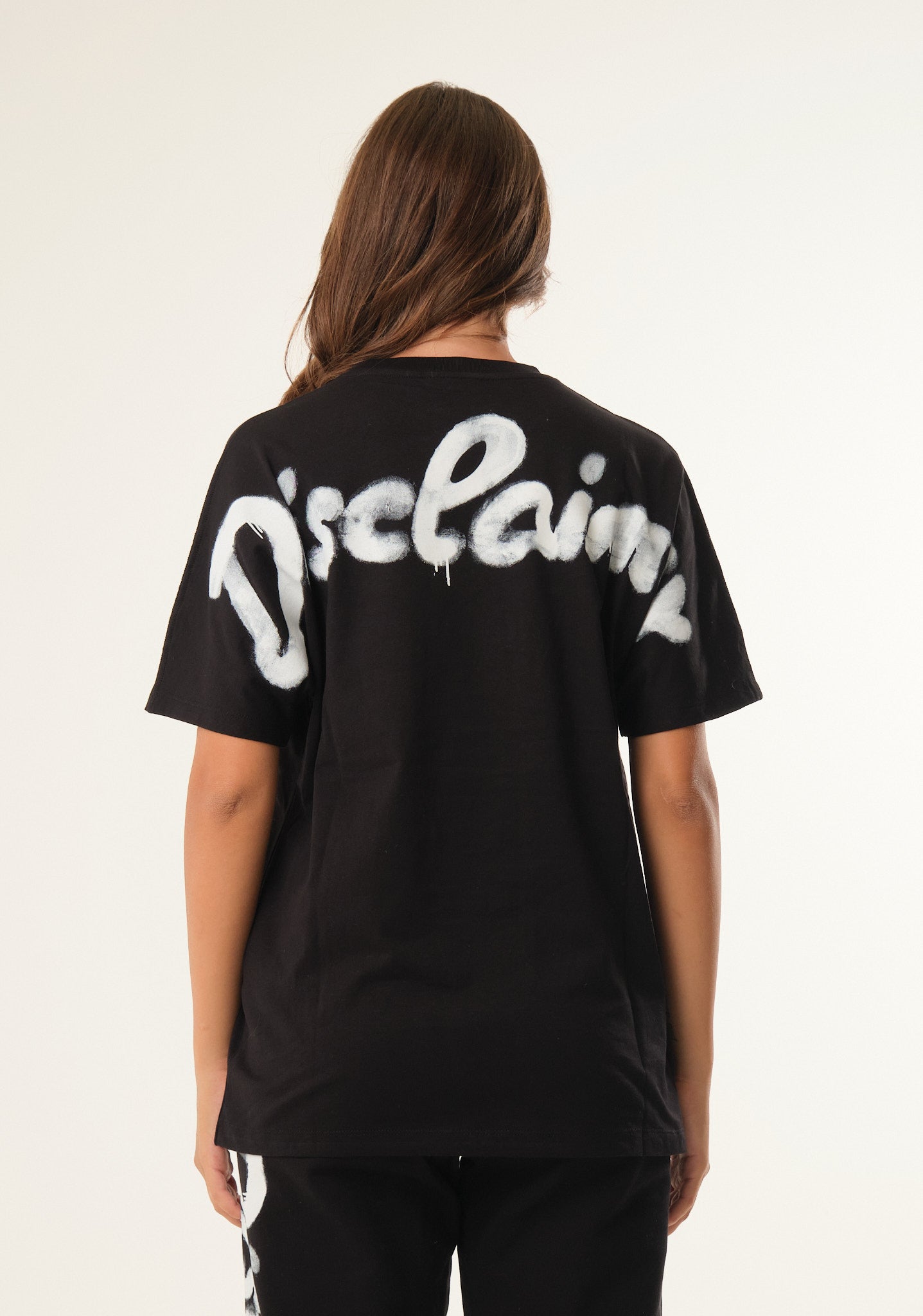 T-shirt con stampa posteriore spray