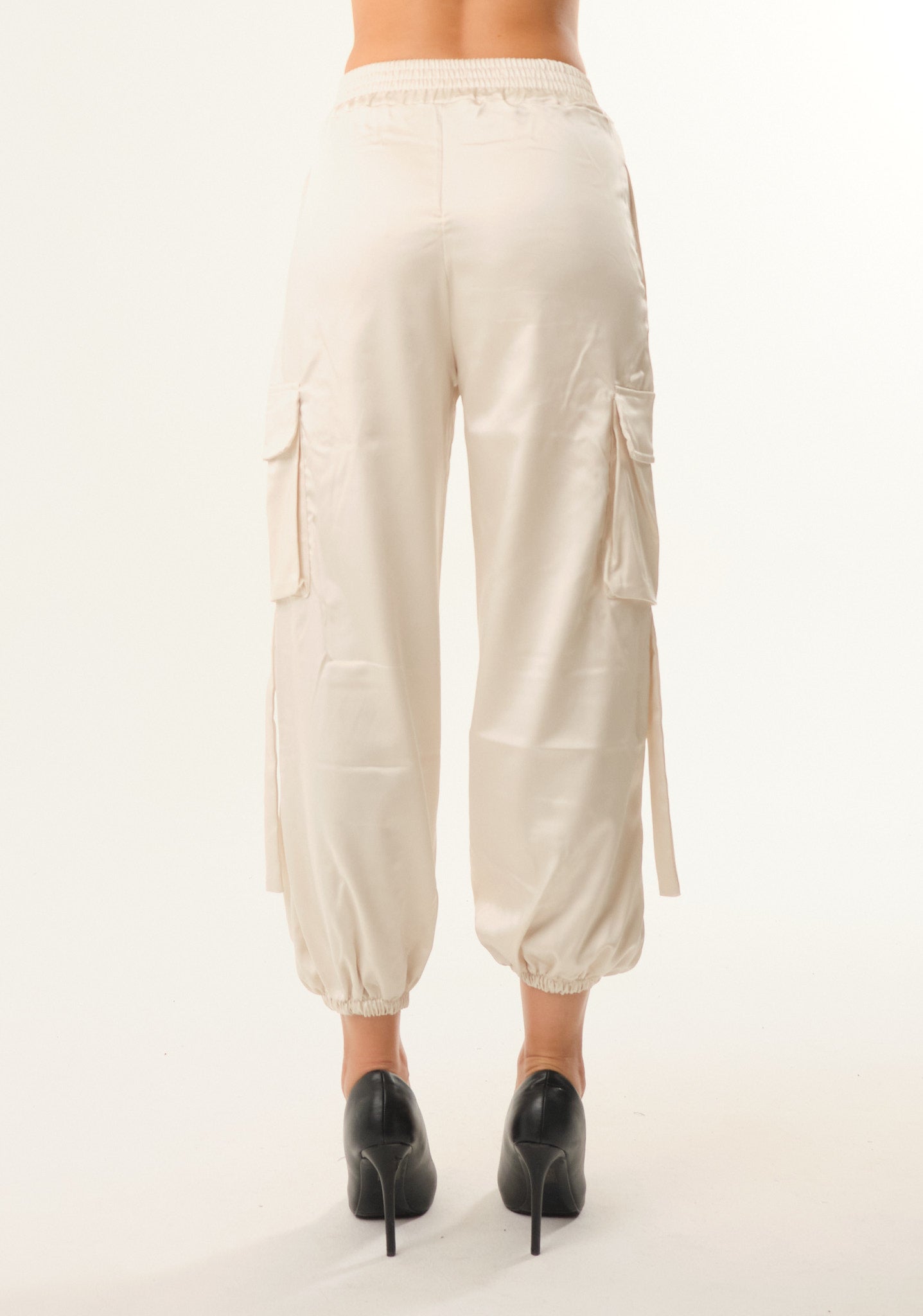 Pantalone cargo in raso