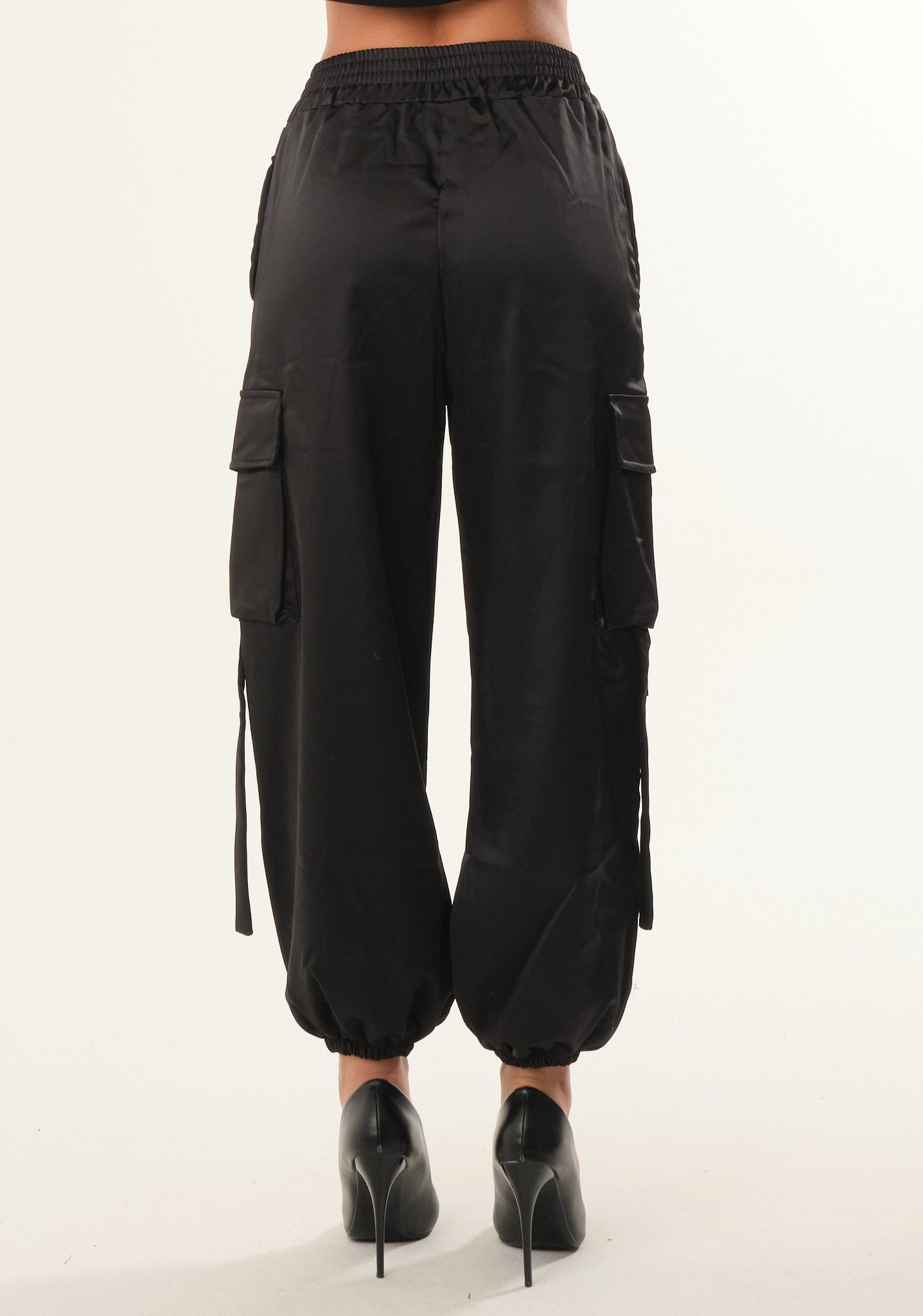 Pantalone cargo in raso