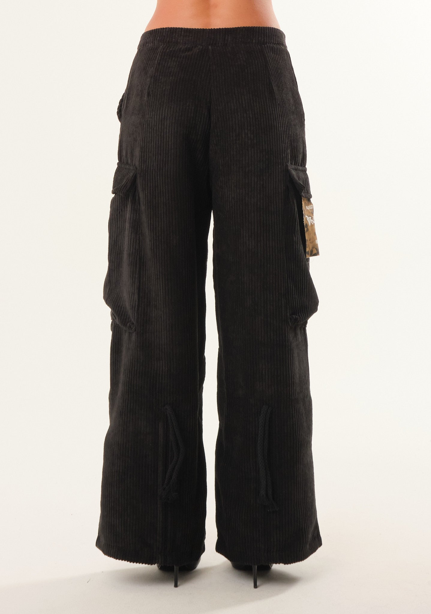 Pantalone arricciato in velluto a costine