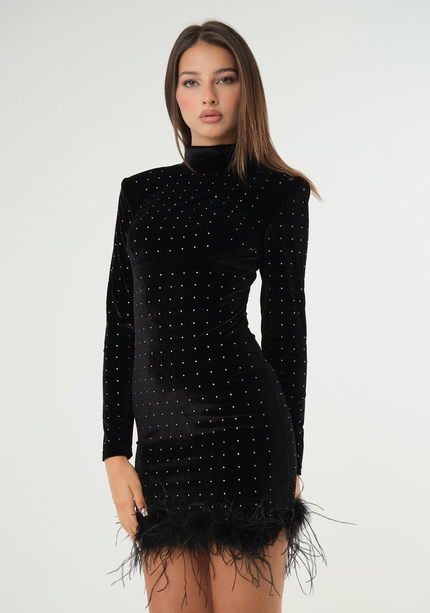 Abito aderente con strass argentati