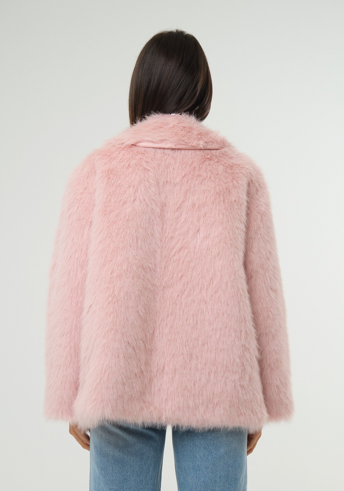 Pelliccia eco-fur a taglio ampio