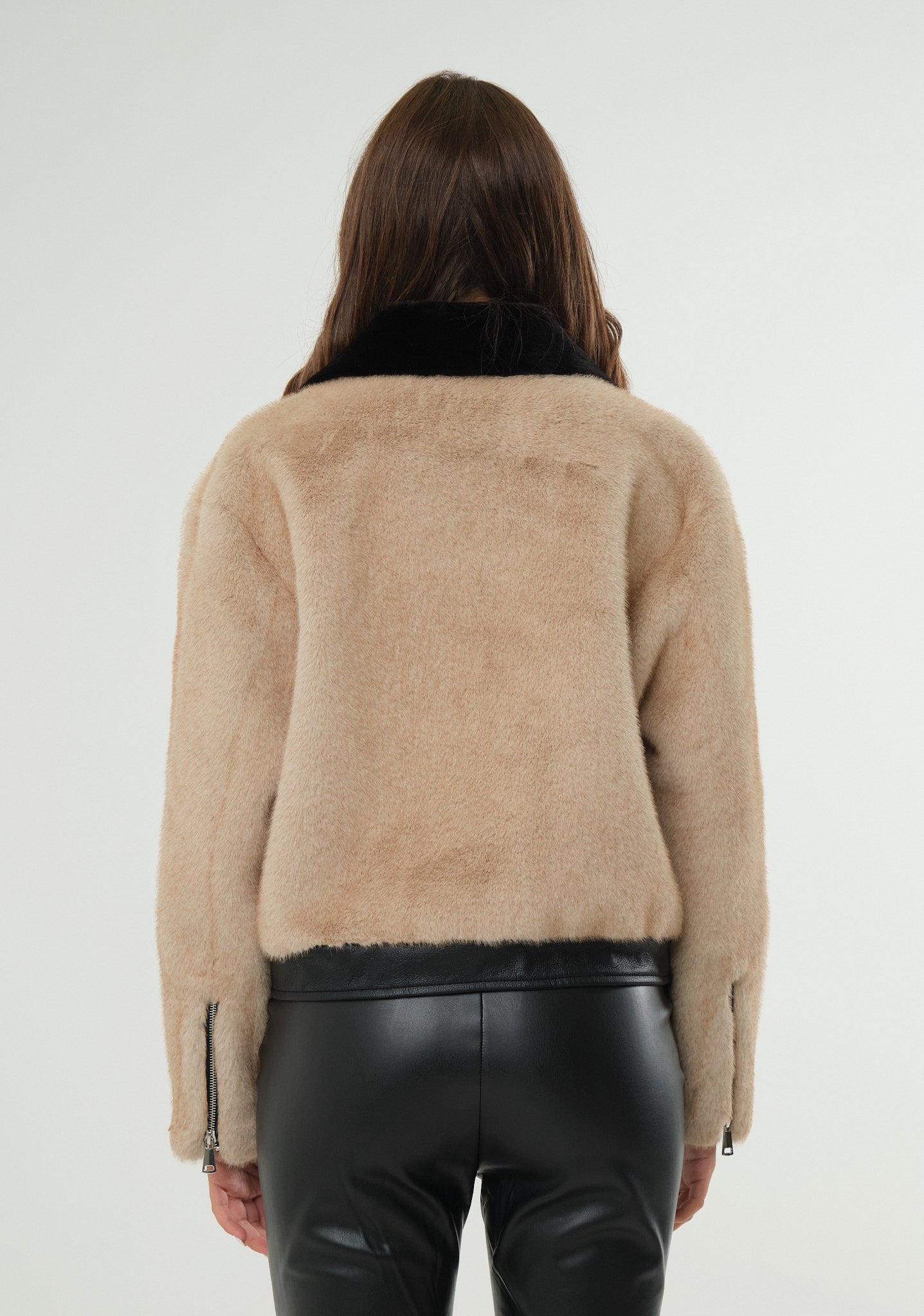 Pelliccia ecofur con inserti in ecopelle