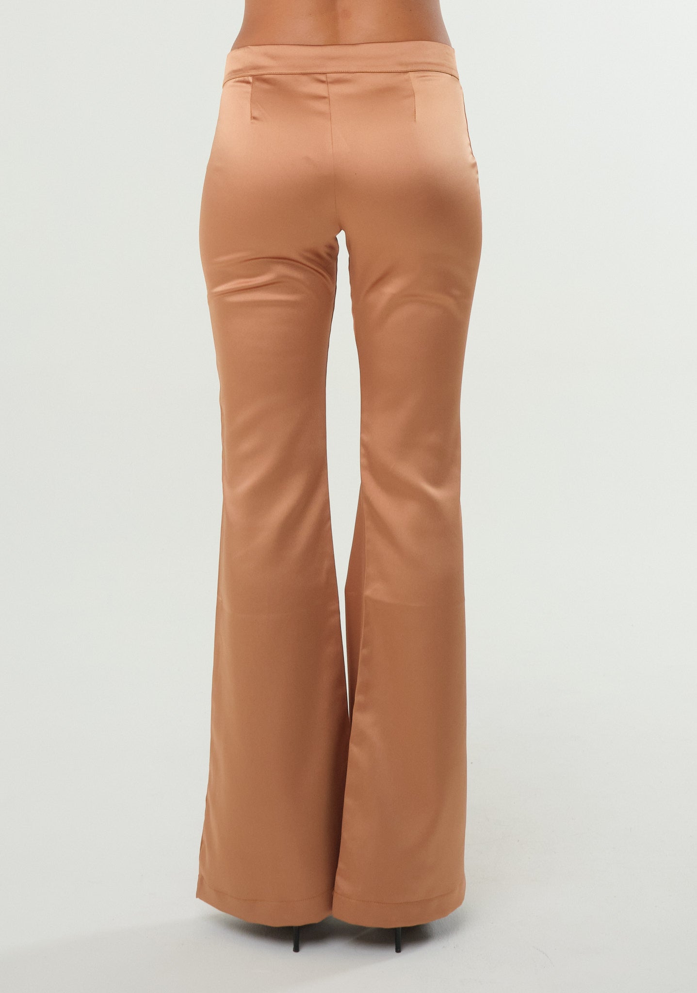 Pantaloni in raso a zampa