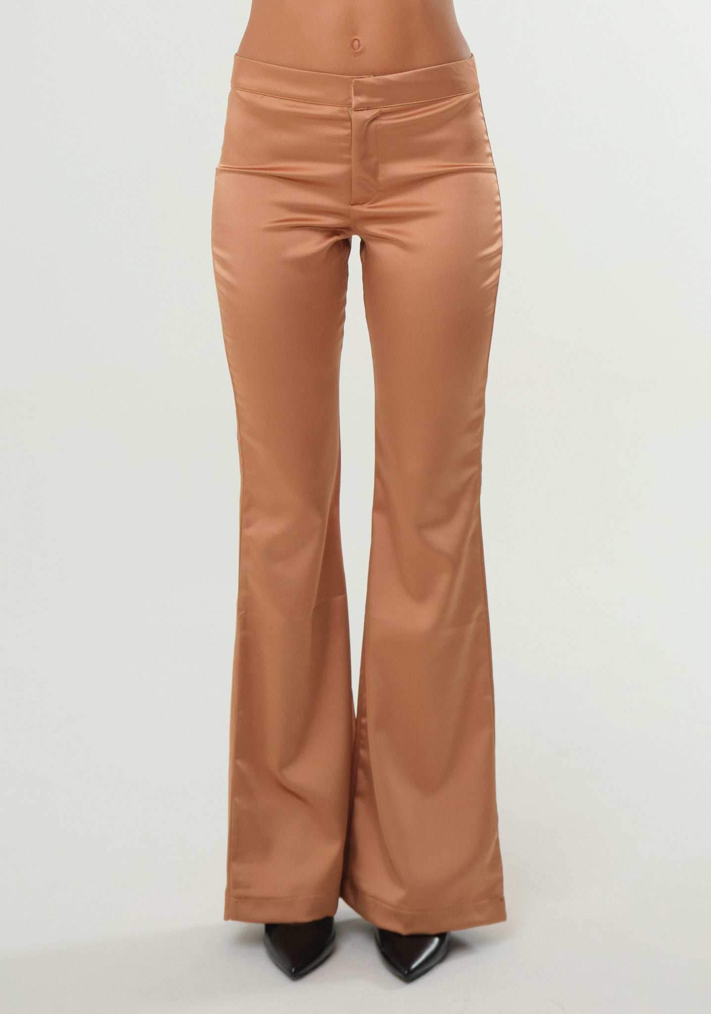 Pantaloni in raso a zampa