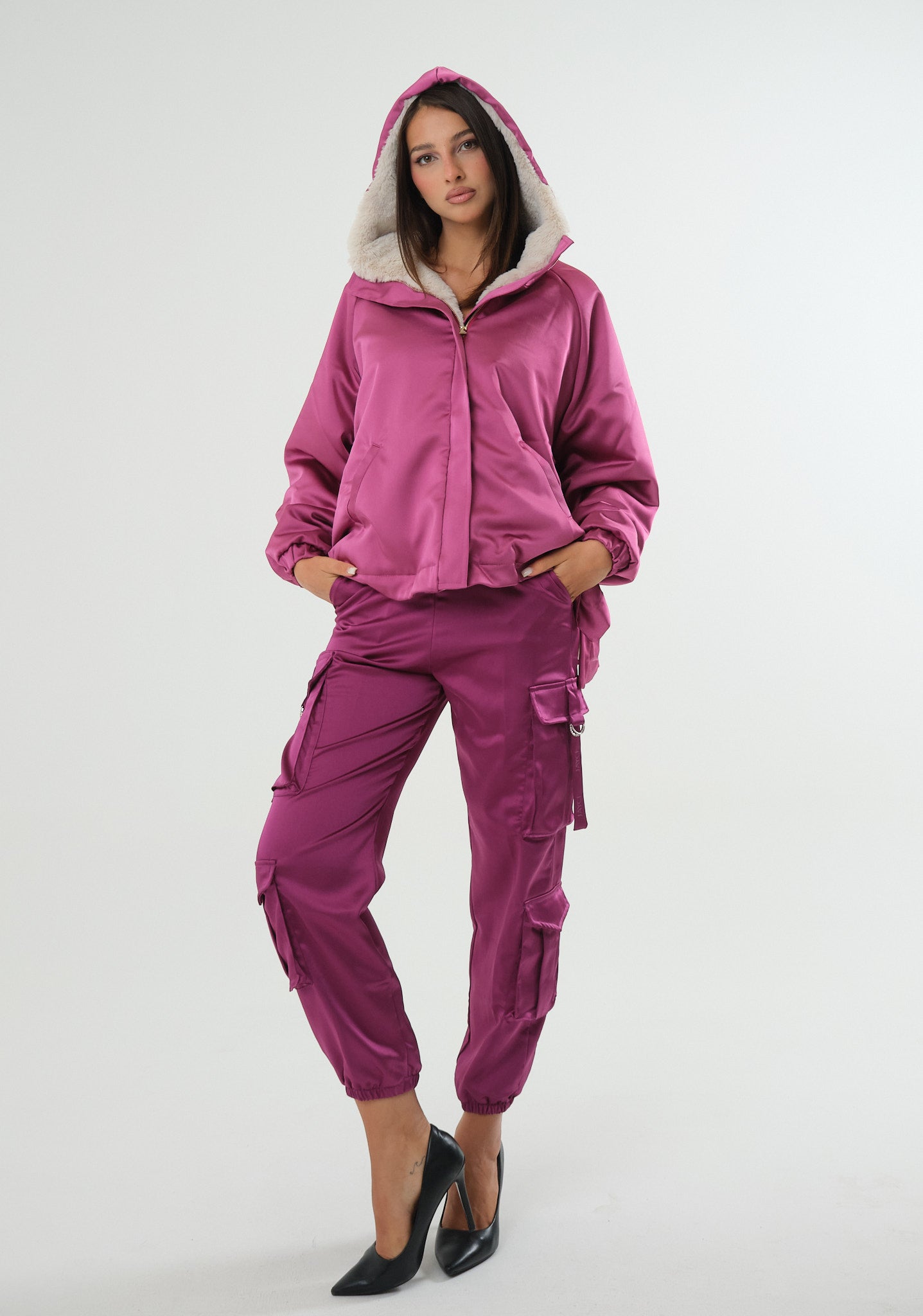 Pantalone cargo in raso
