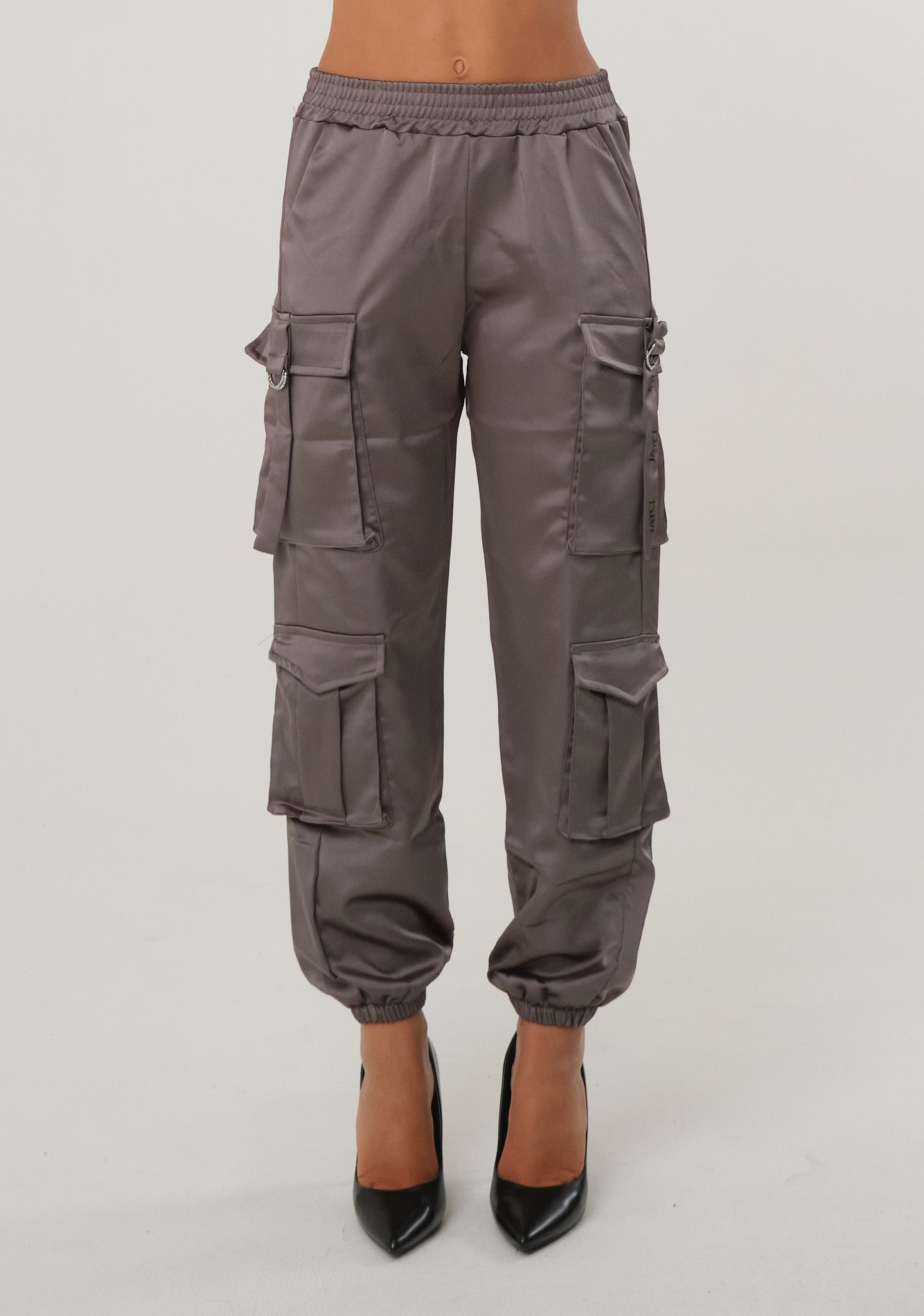 Pantalone cargo in raso
