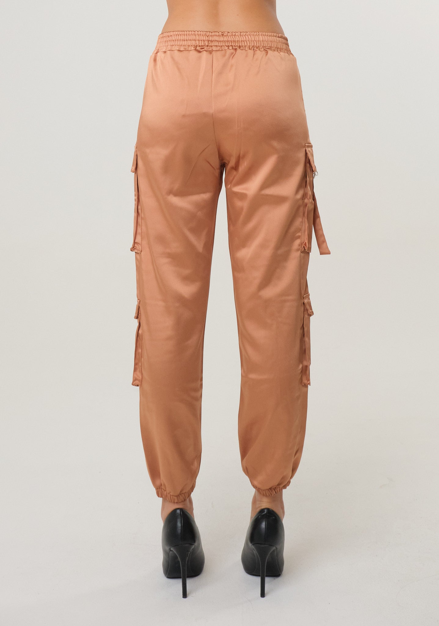 Pantalone cargo in raso