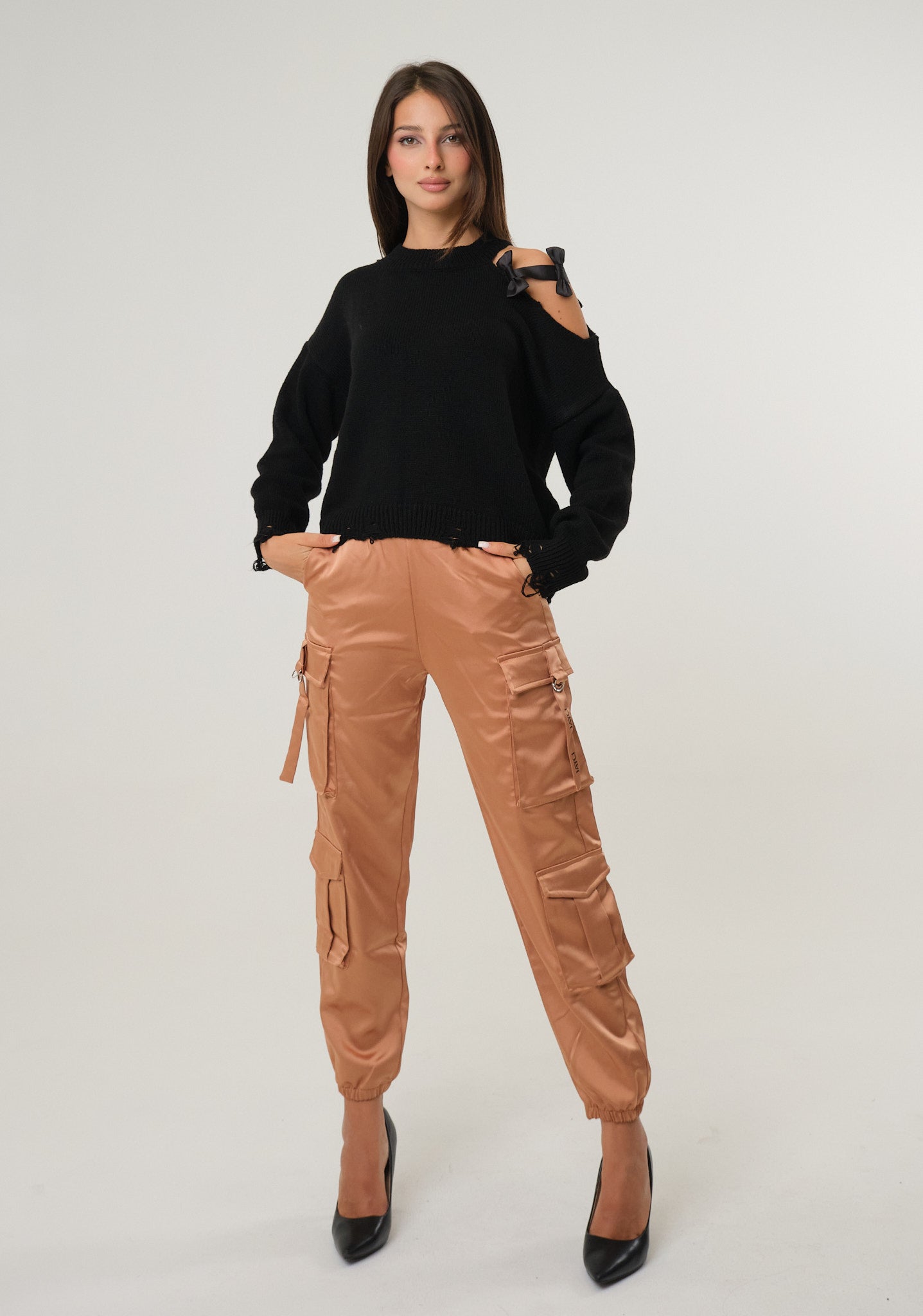 Pantalone cargo in raso
