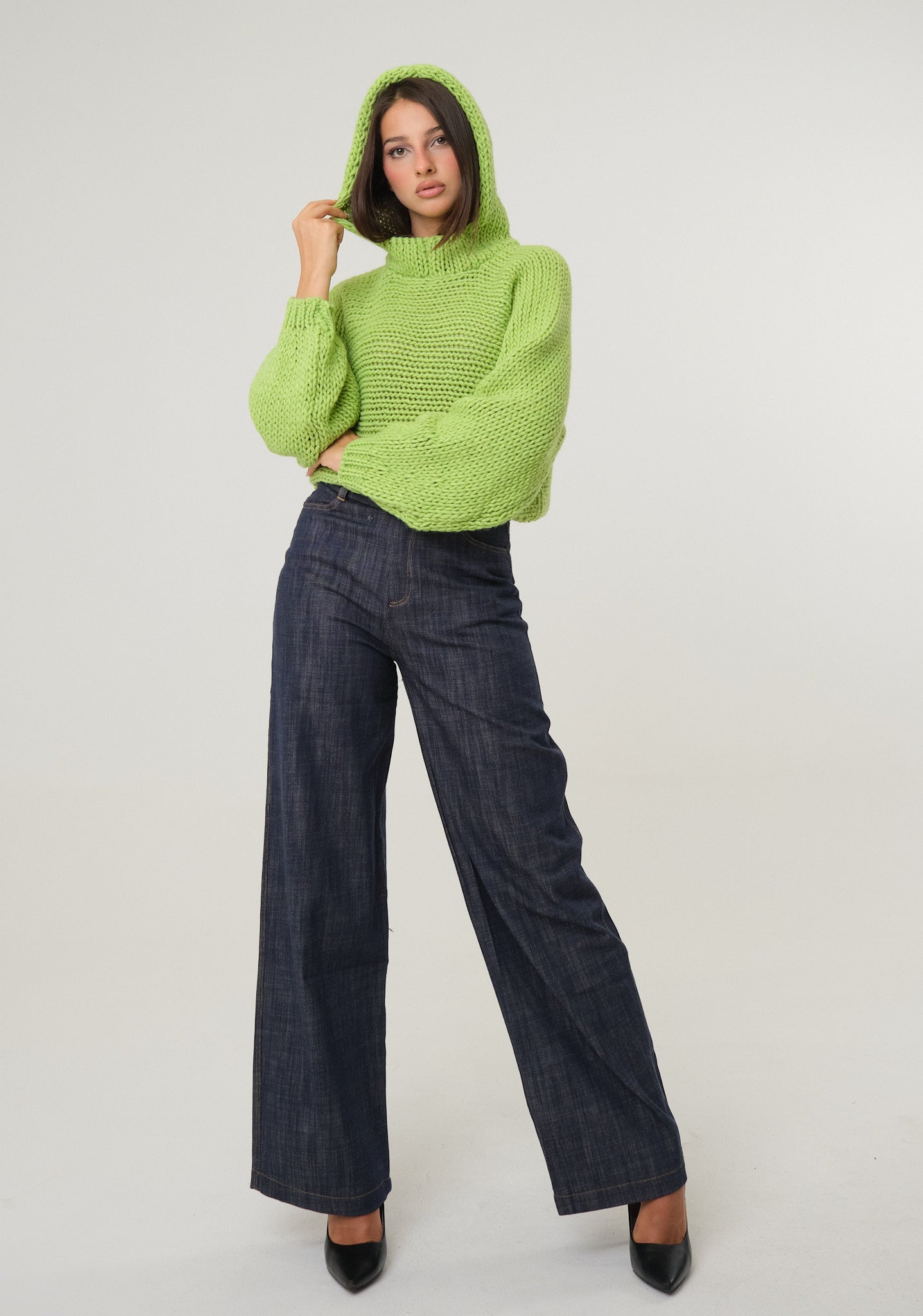 Maglione crop con cappuccio