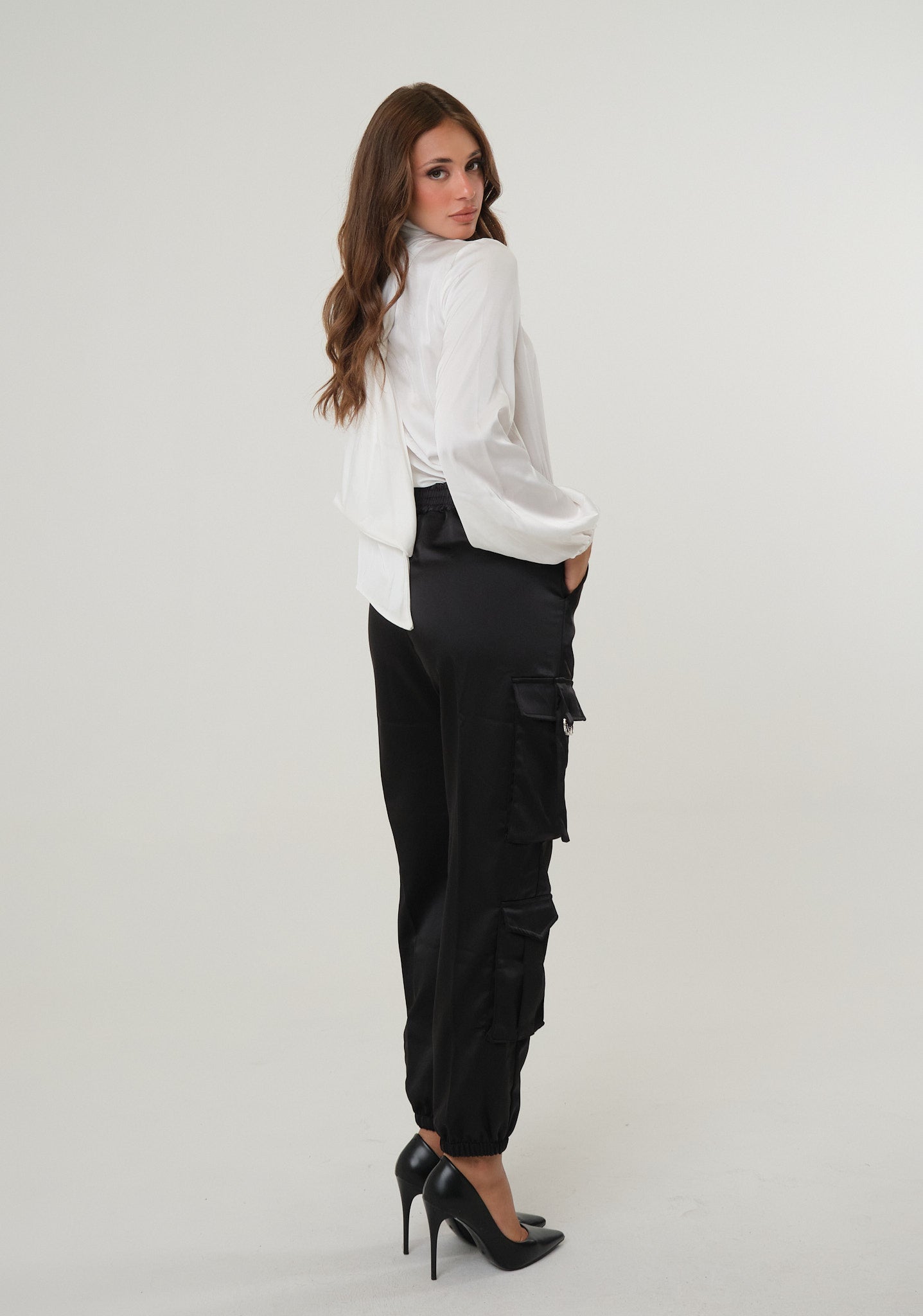 Pantalone cargo in raso