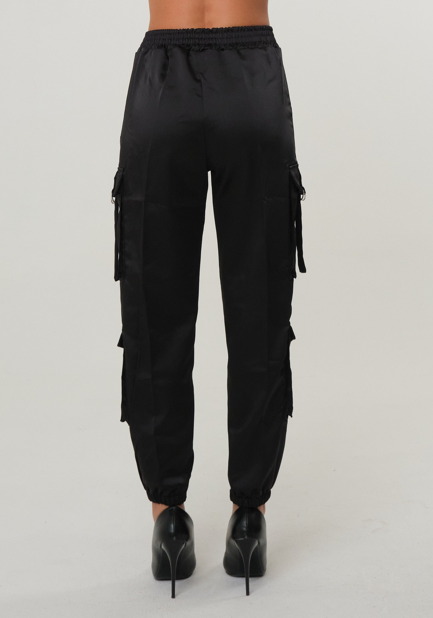 Pantalone cargo in raso