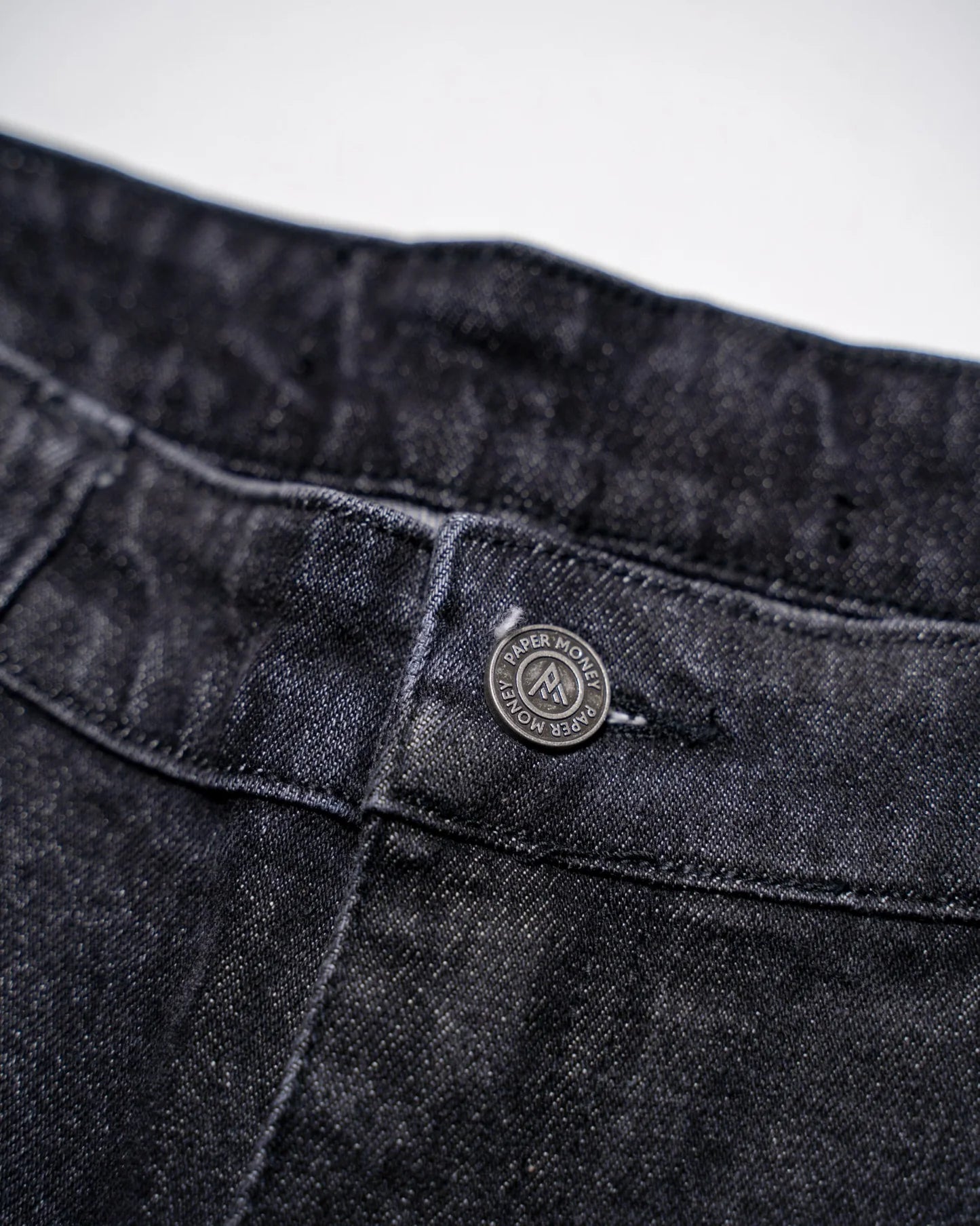 Short con inserti in felpa e applicazioni