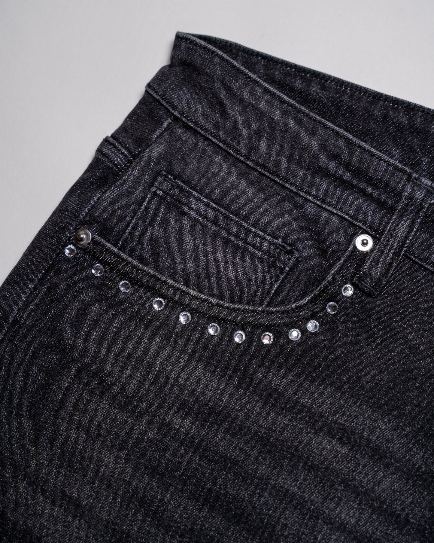 Short con inserti in felpa e applicazioni