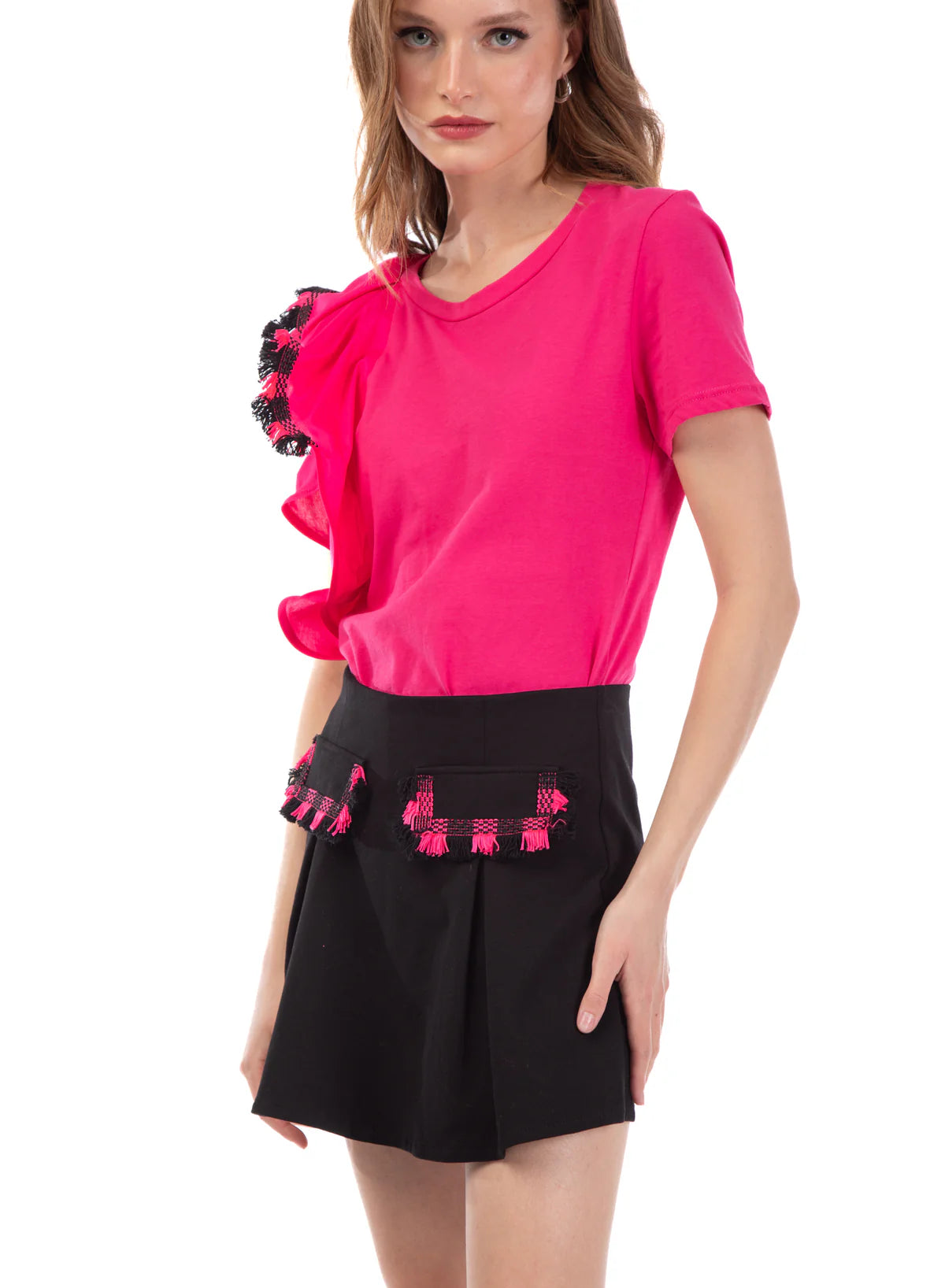 T-shirt con volant e frange