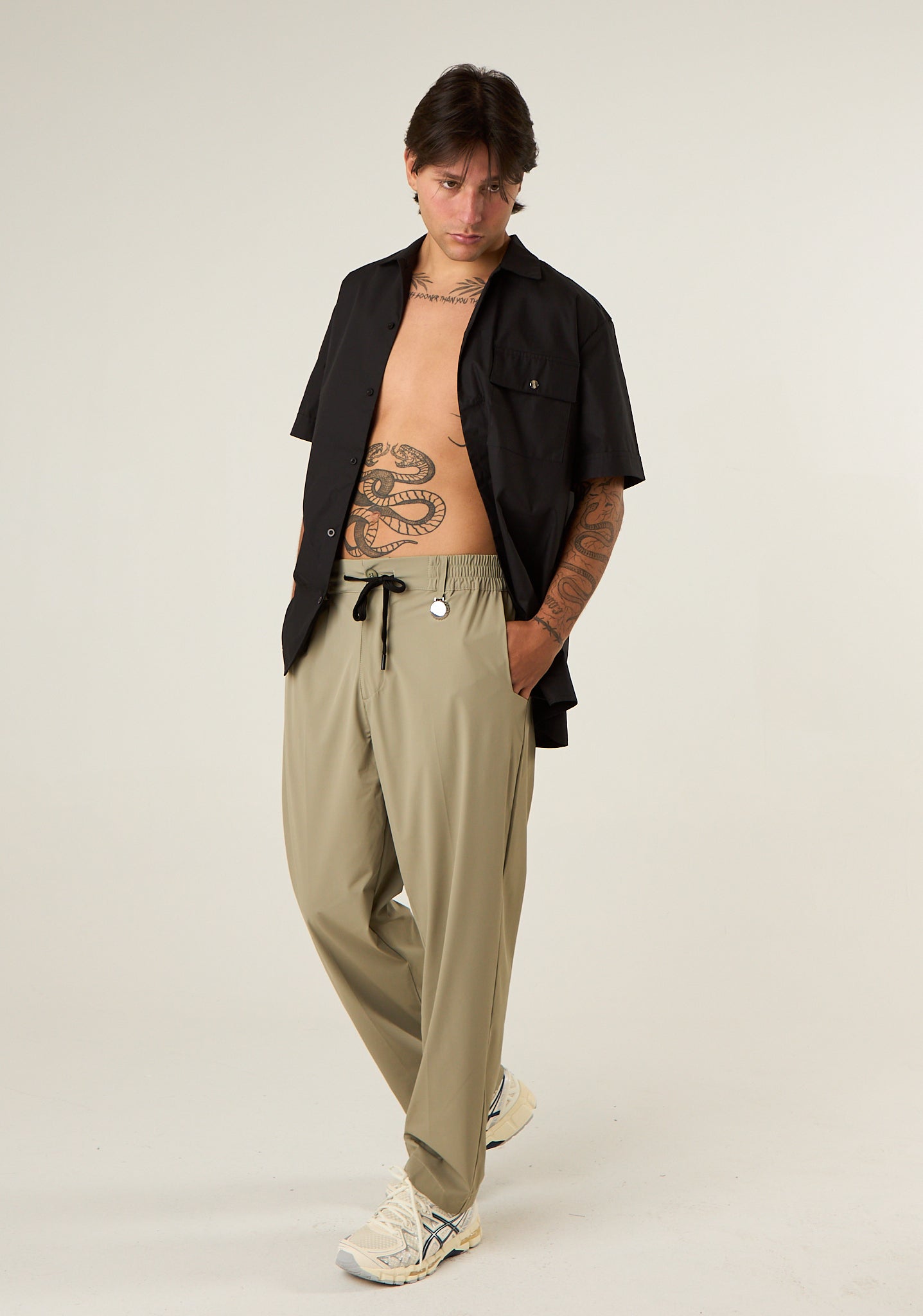 Pantalone comodo in tessuto scivolato