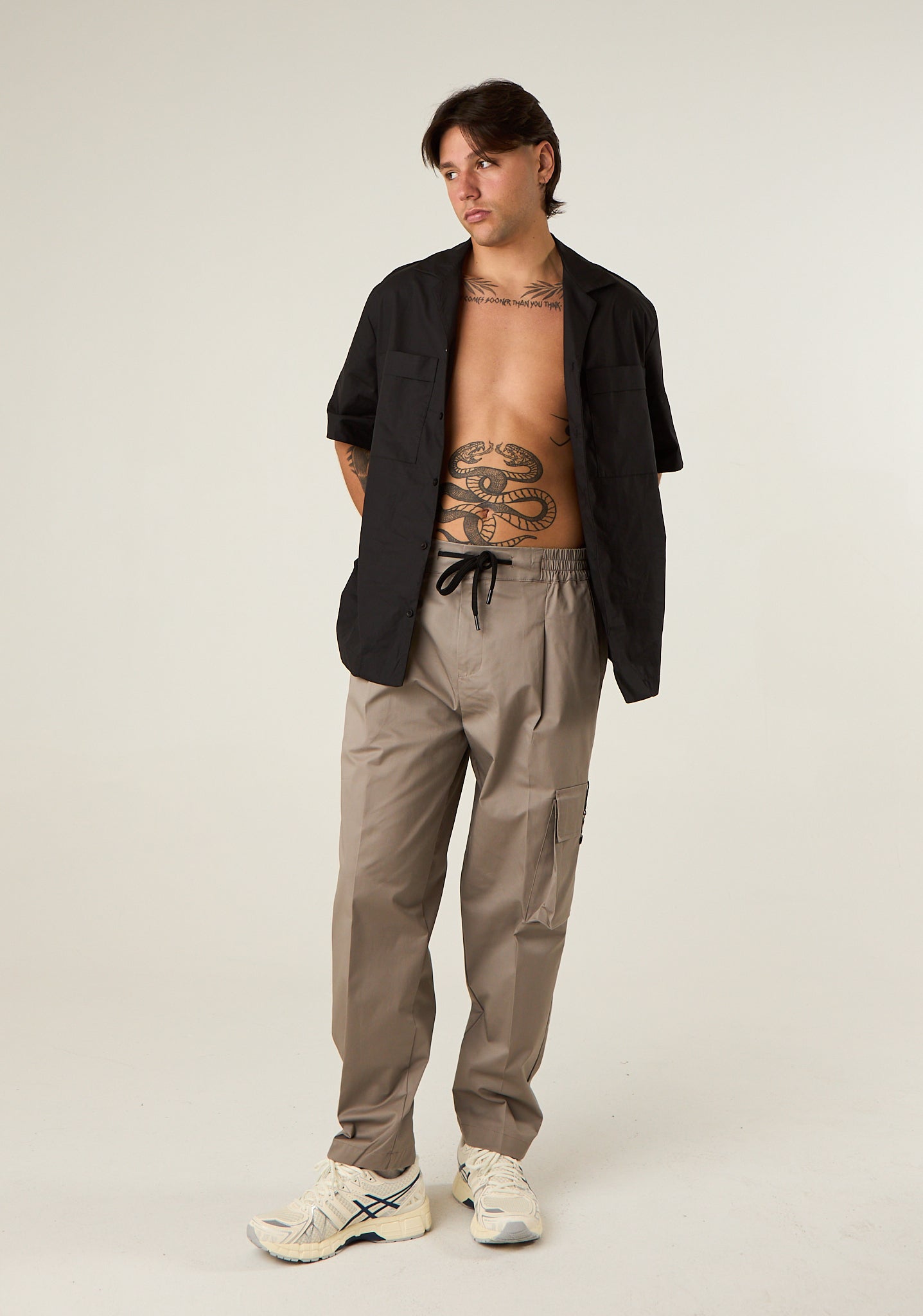 Pantalone cargo con dettaglio