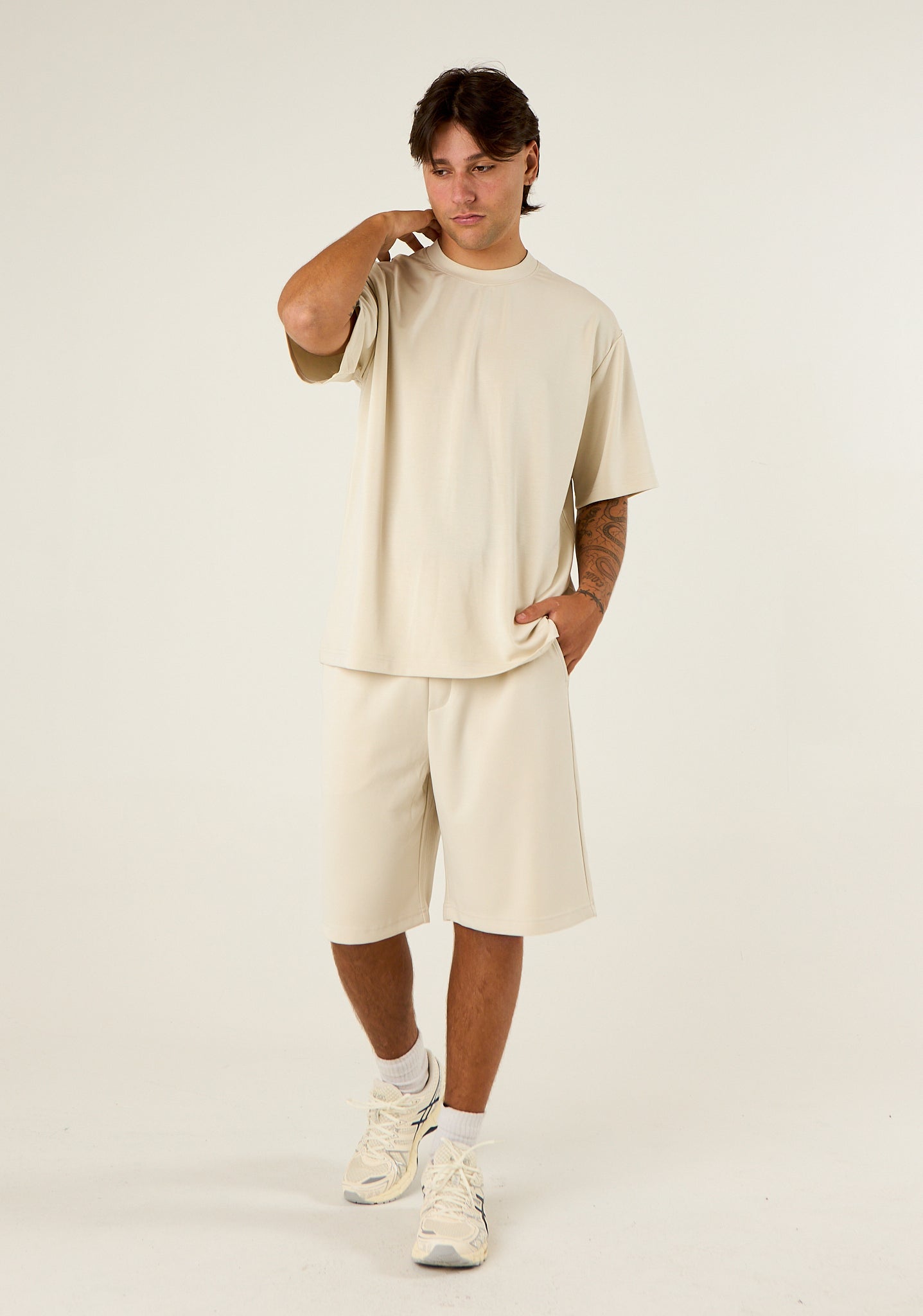 T-shirt over a tessuto fermo
