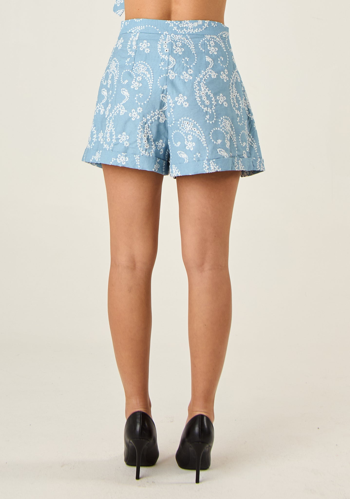 Short in pizzo sangallo