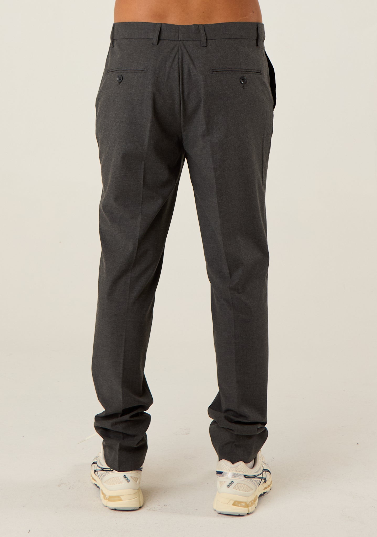Pantalone a taglio classico