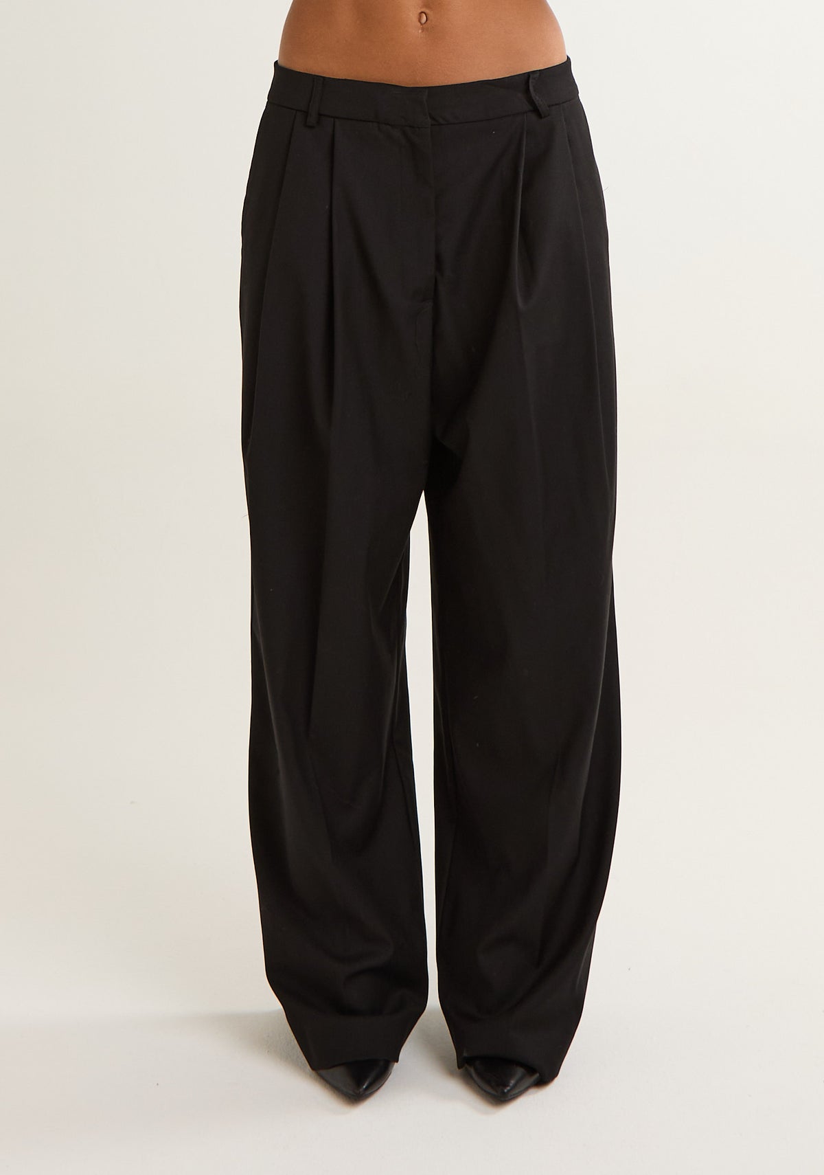 Pantalone largo a taglio sartoriale