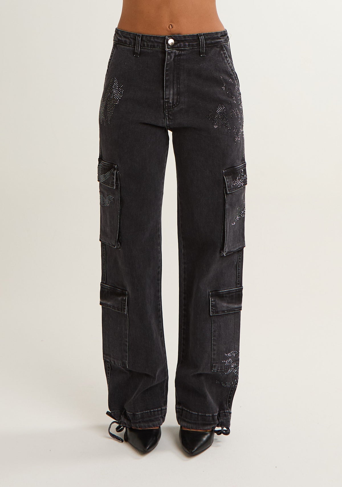 Jeans cargo con strass