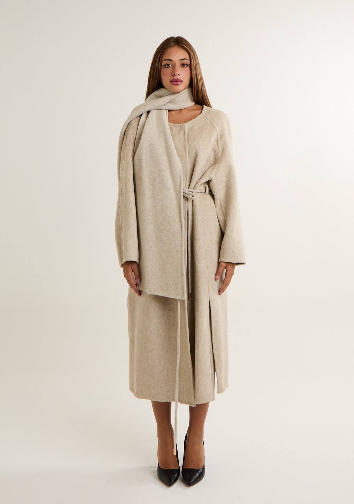 Cappotto girocollo con sciarpa