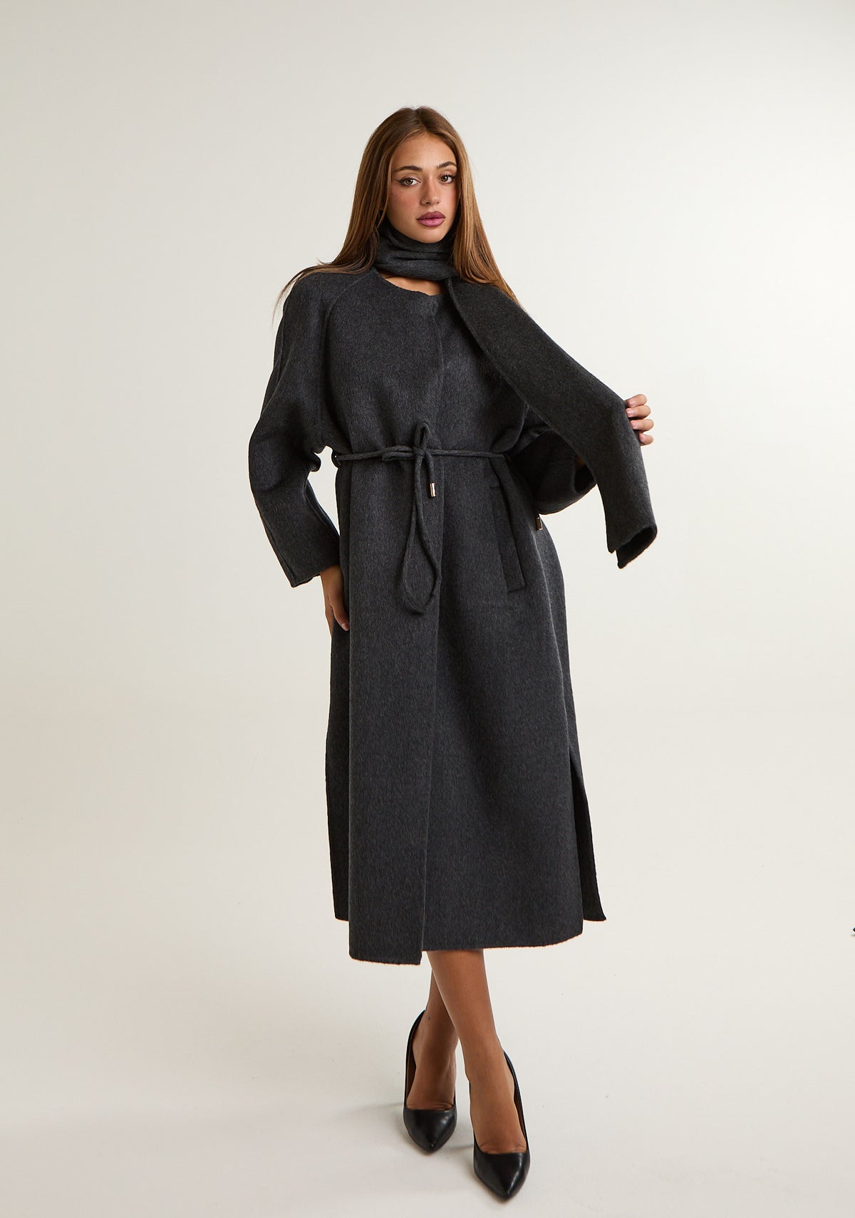 Cappotto girocollo con sciarpa