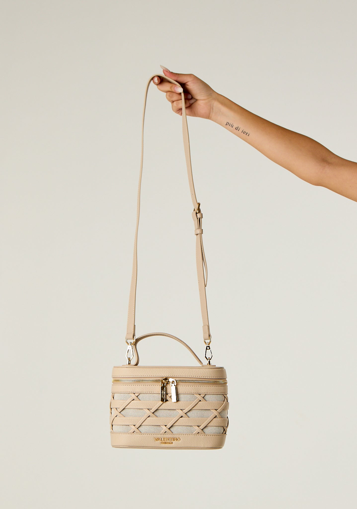 Borsa a cestino intrecciato