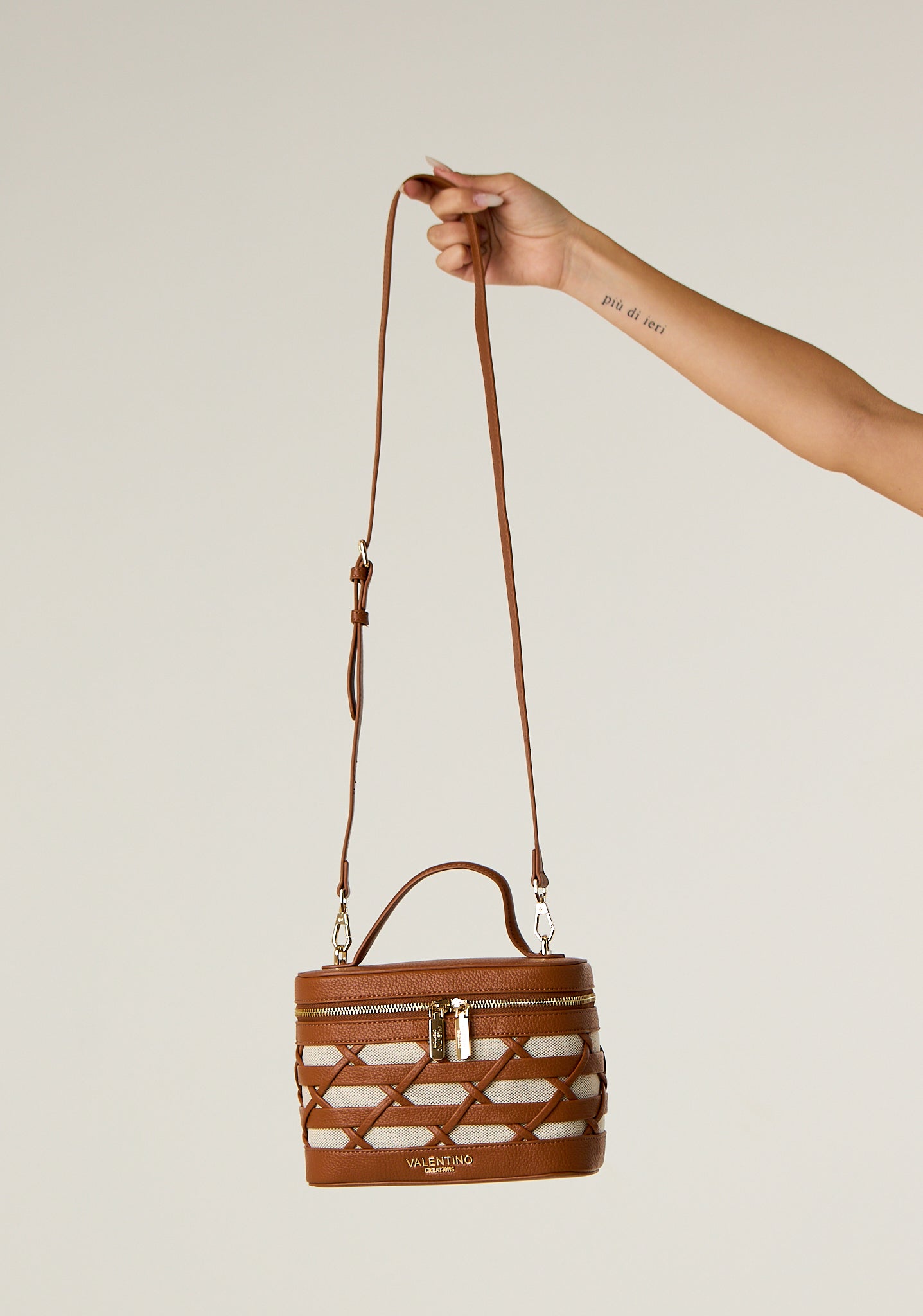 Borsa a cestino intrecciato