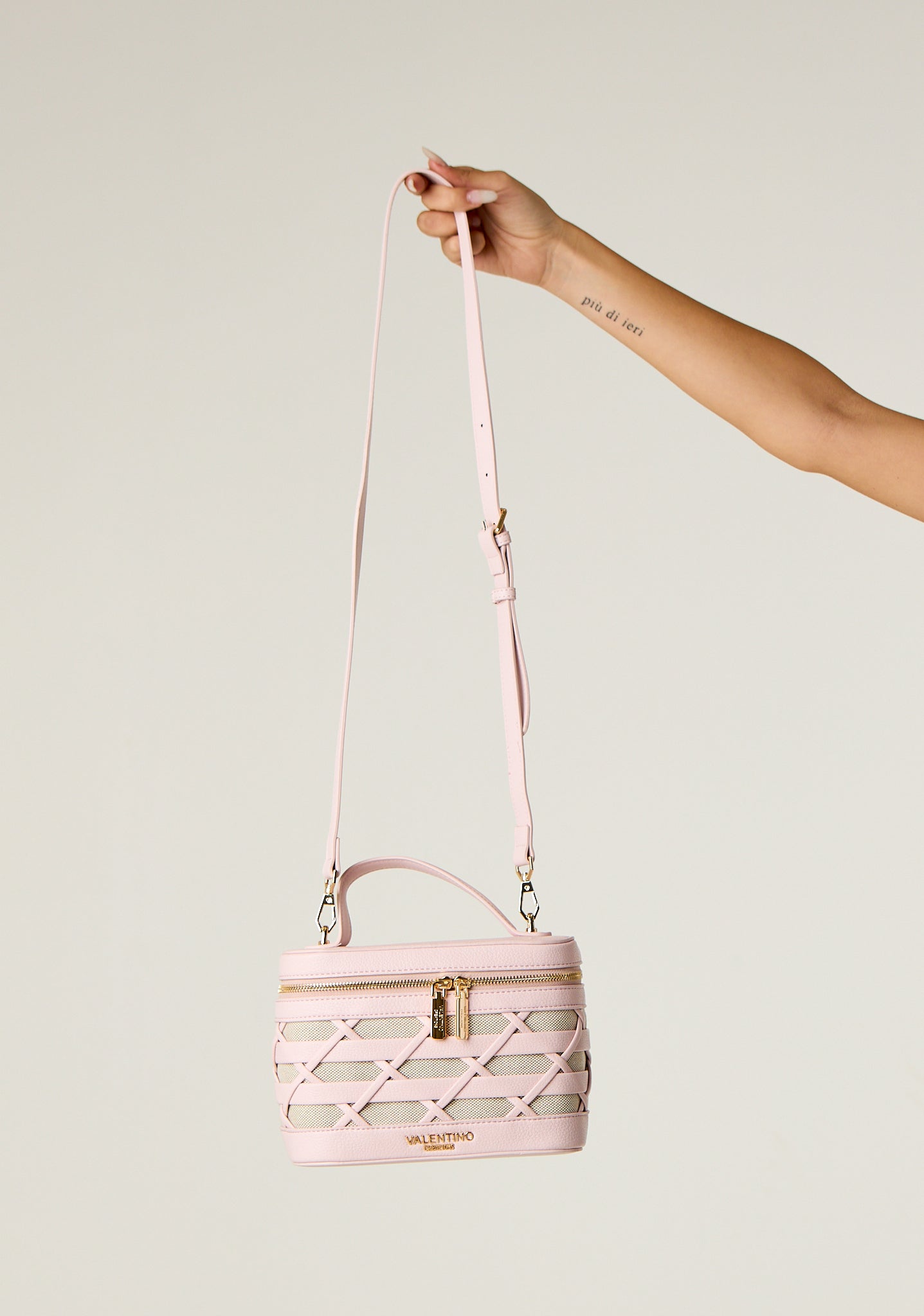 Borsa a cestino intrecciato