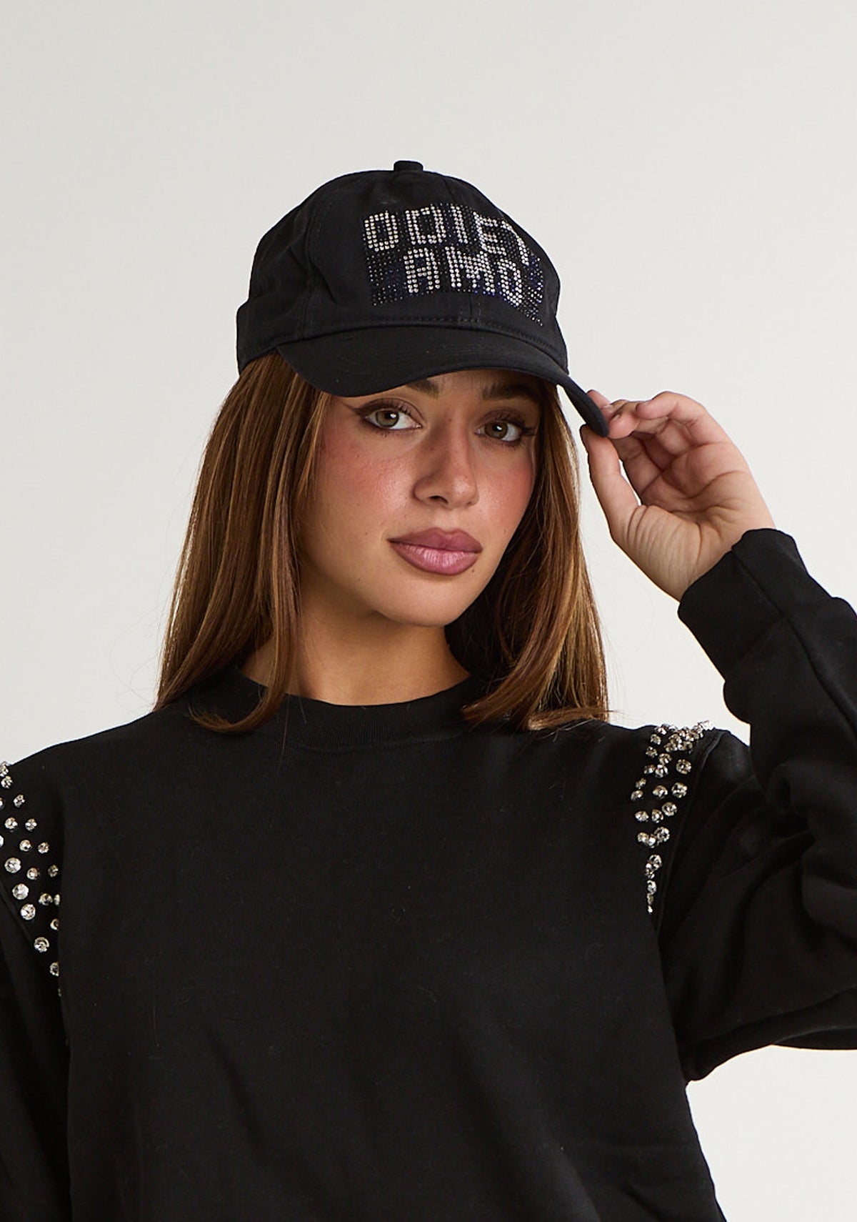 Cappello basket con applicazioni