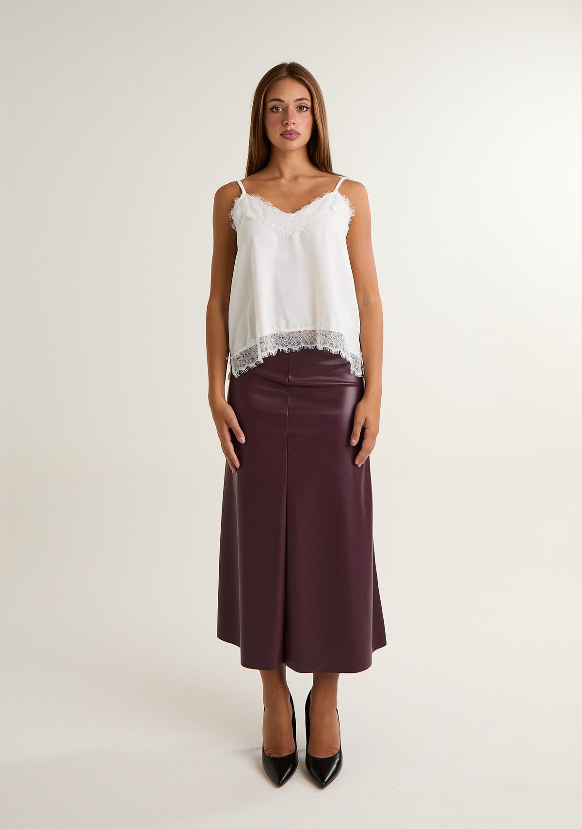 Canotta in raso con profili in pizzo