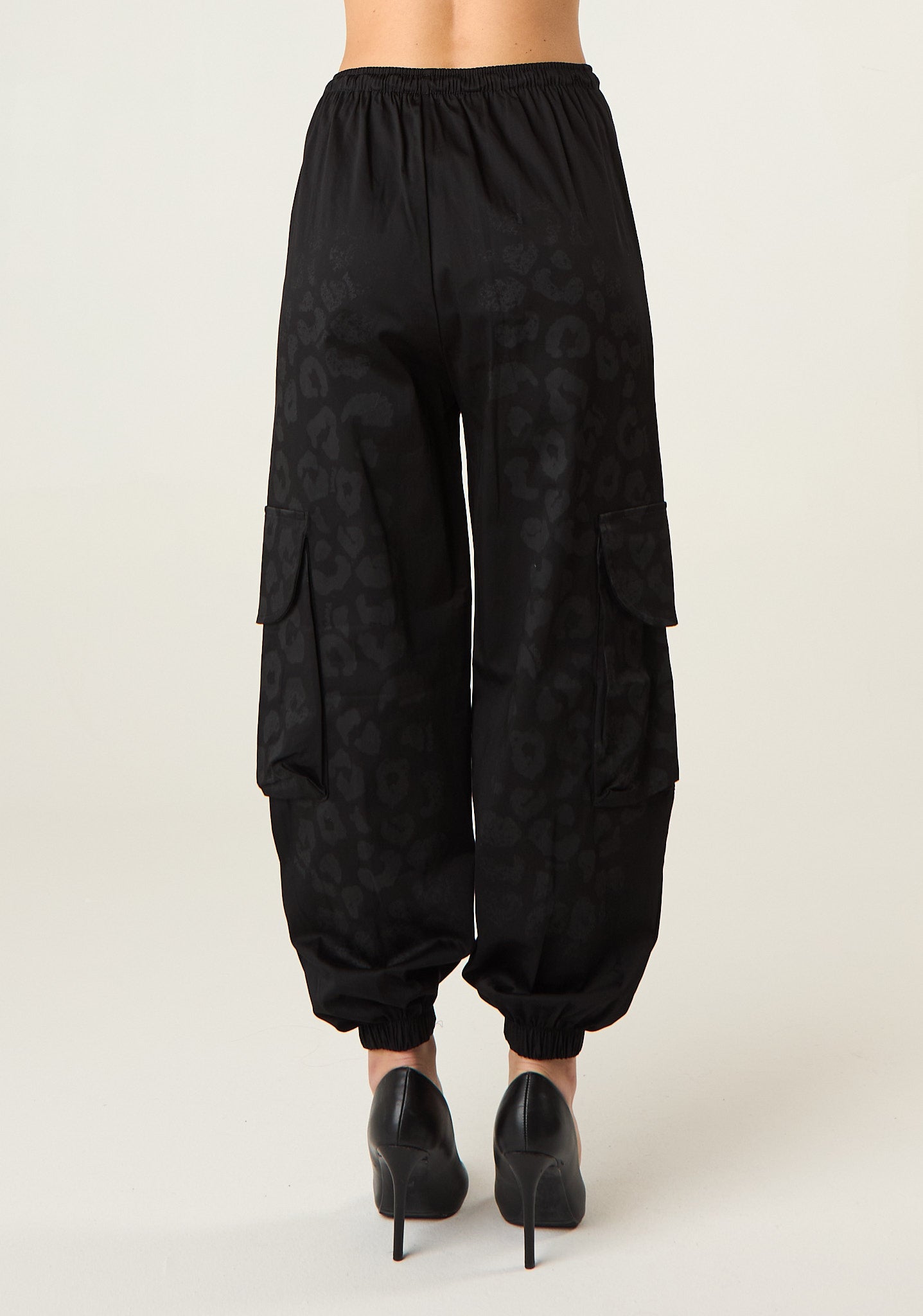 Pantalone cargo con stampa animalier