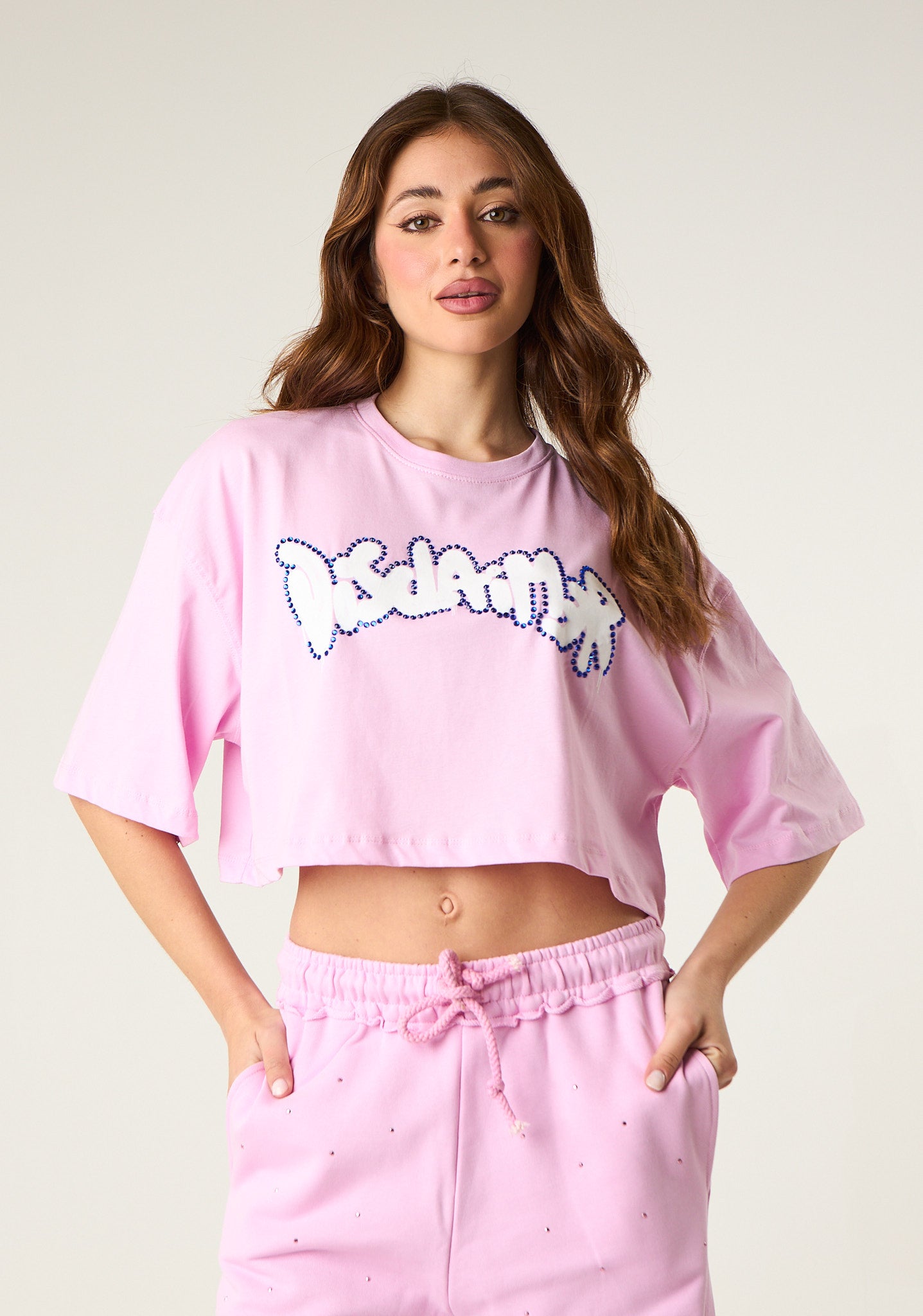 T-shirt crop con stampa profilata