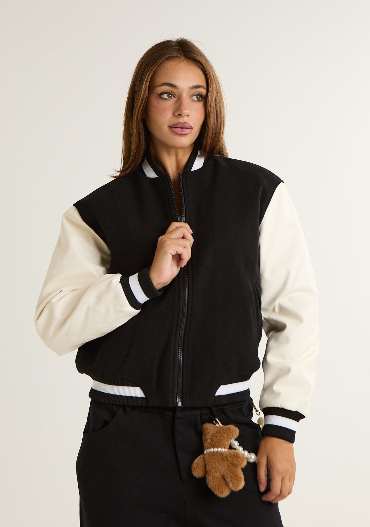 Bomber con maniche lunghe in ecopelle