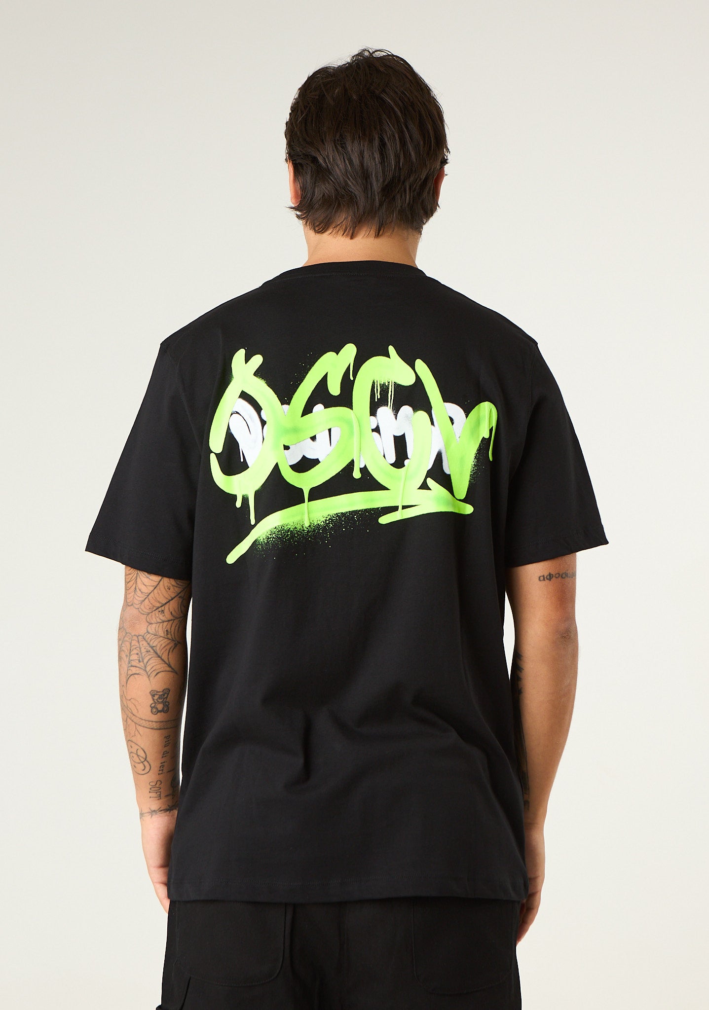 T-shirt con stampa graffiti