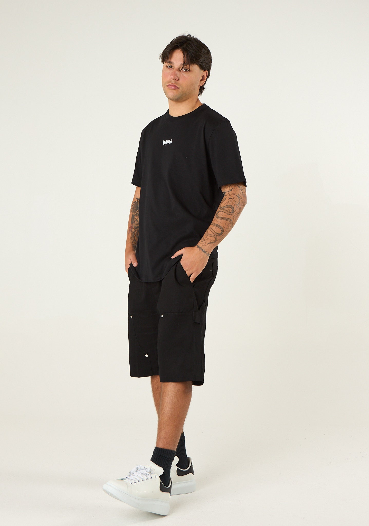 T-shirt con stampa graffiti