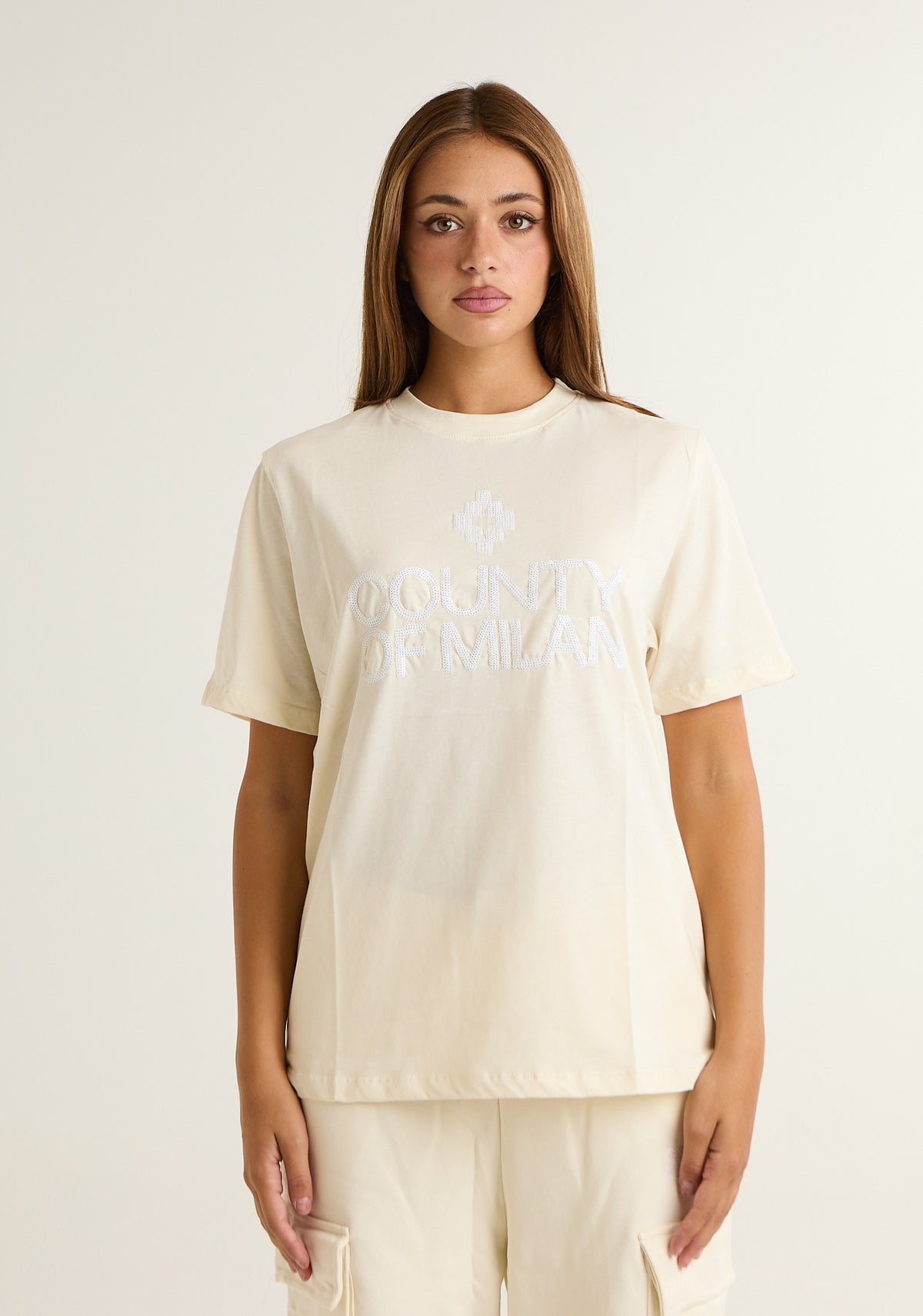 T-shirt con ricamo frontale