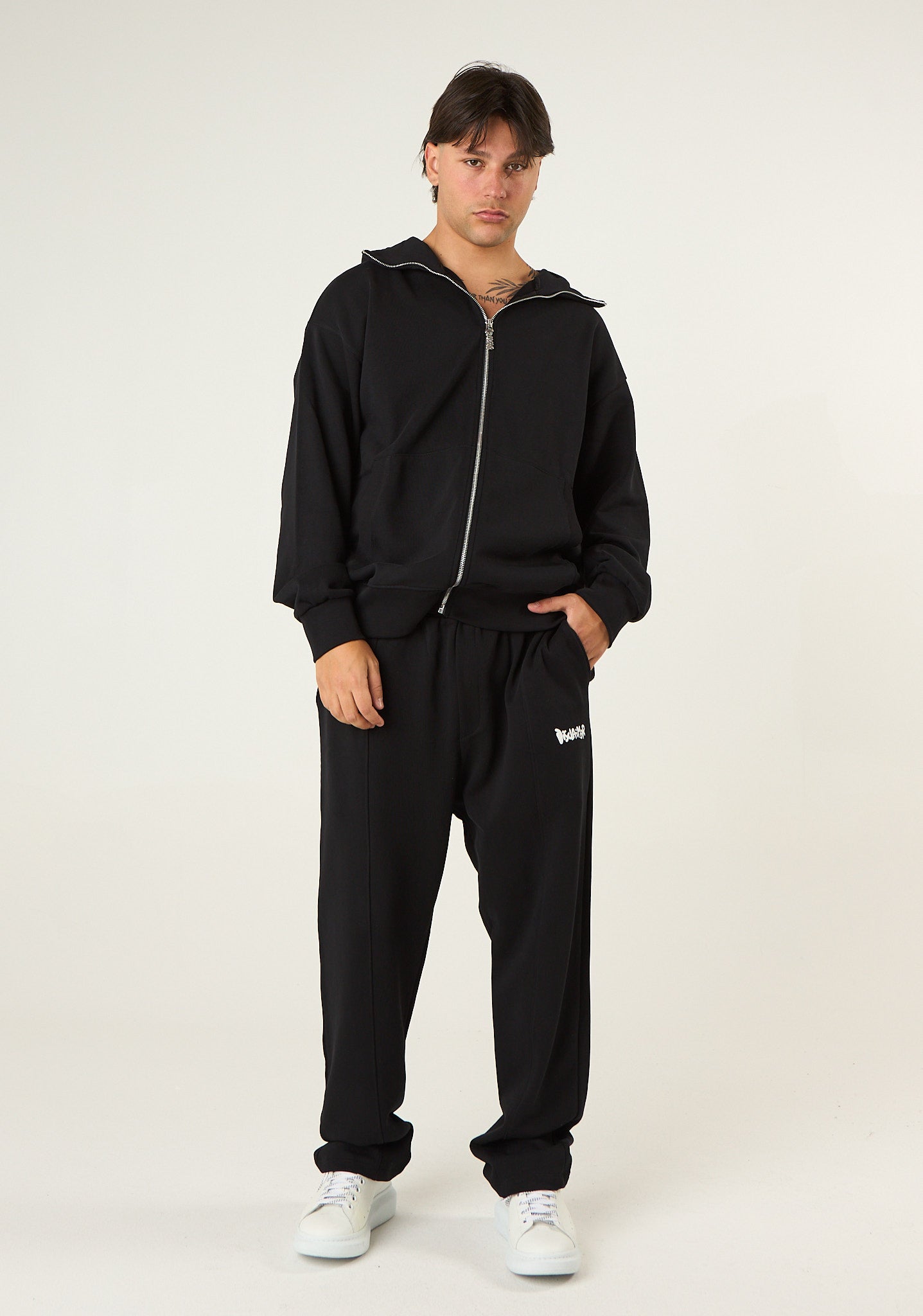 Pantalone tuta con impuntura a vista