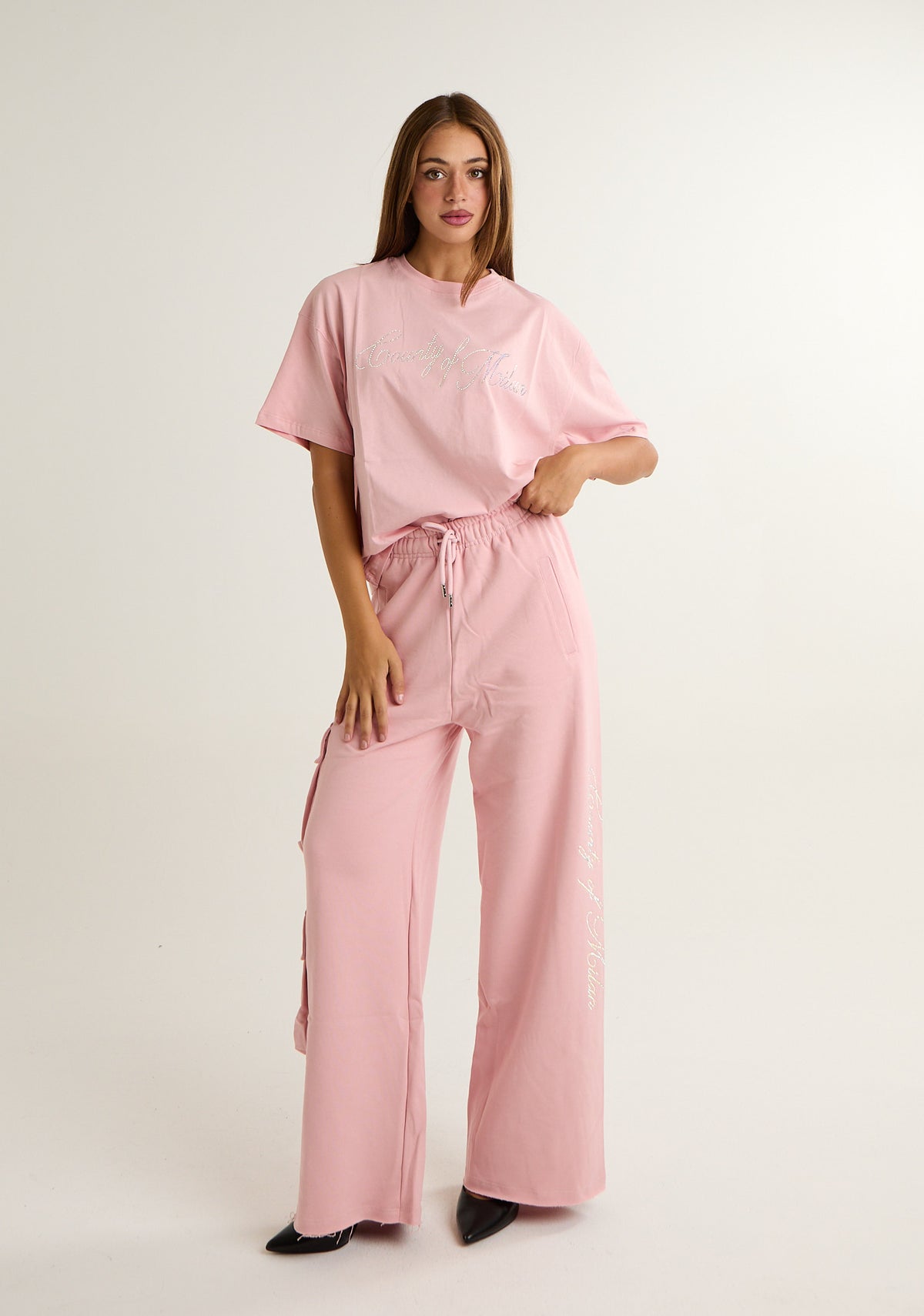Pantalone con applicazioni laterali logate