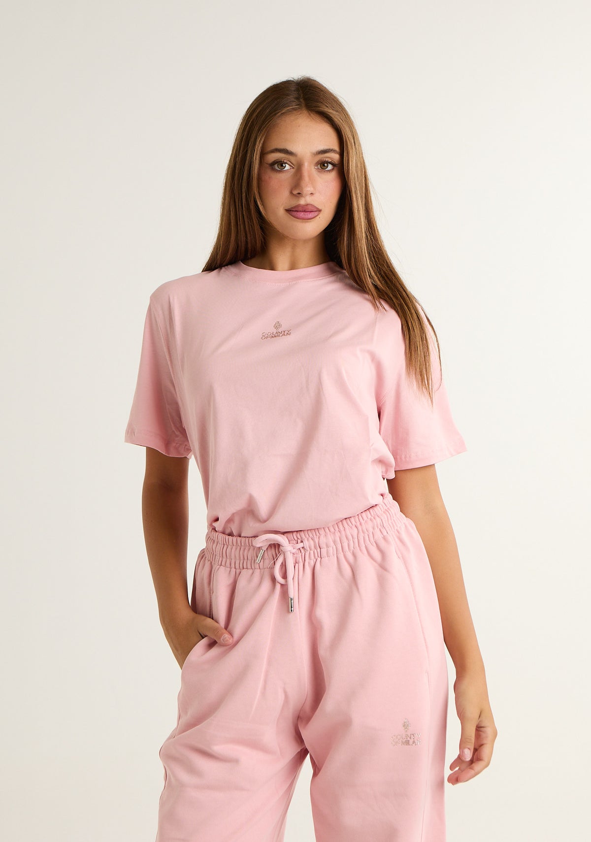 T-shirt con applicazioni posteriori
