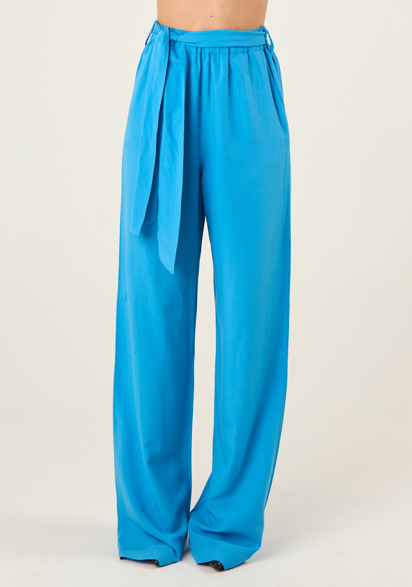Pantalone palazzo con fusciacca in vita