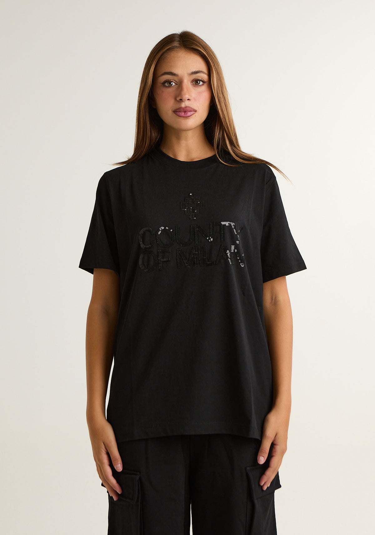 T-shirt con ricamo frontale