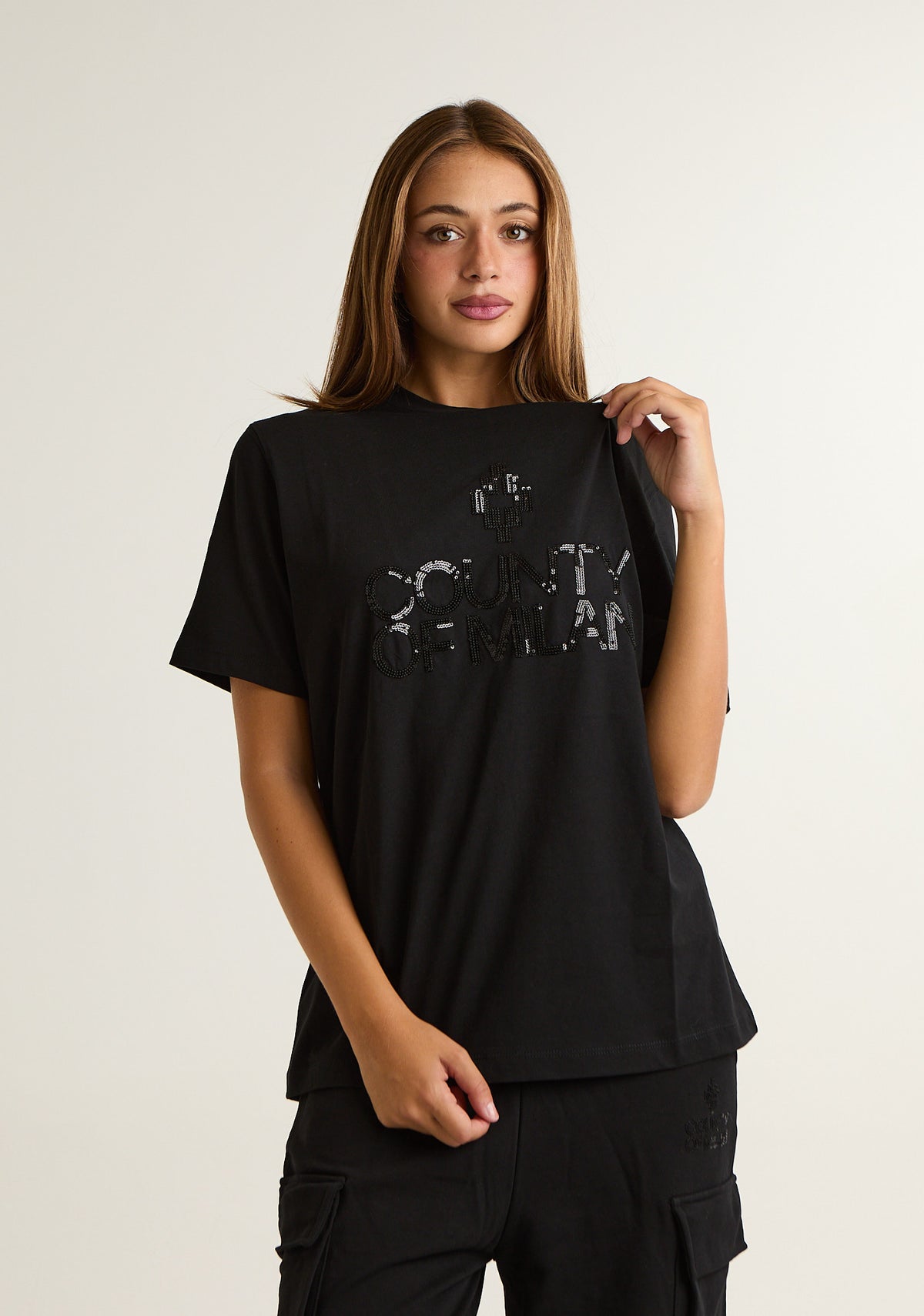 T-shirt con ricamo frontale