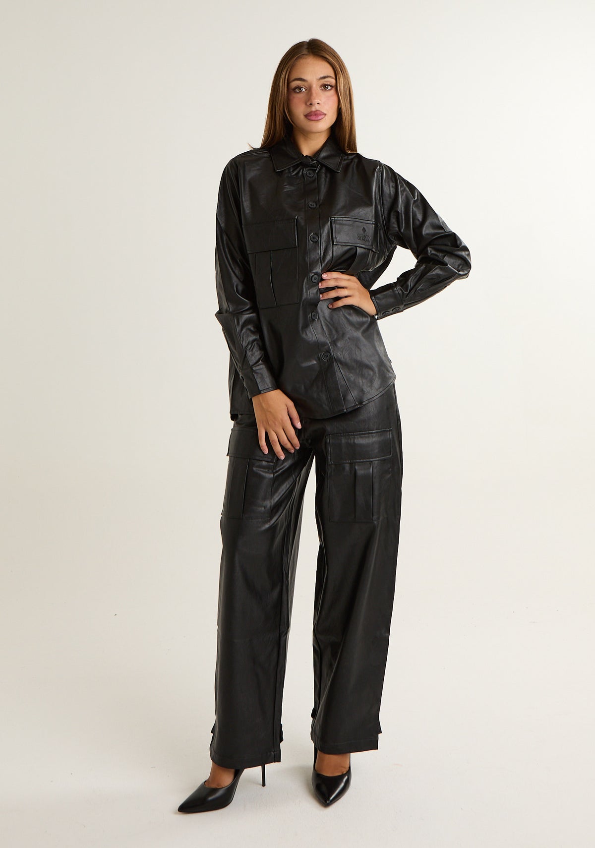 Pantalone cargo in ecopelle