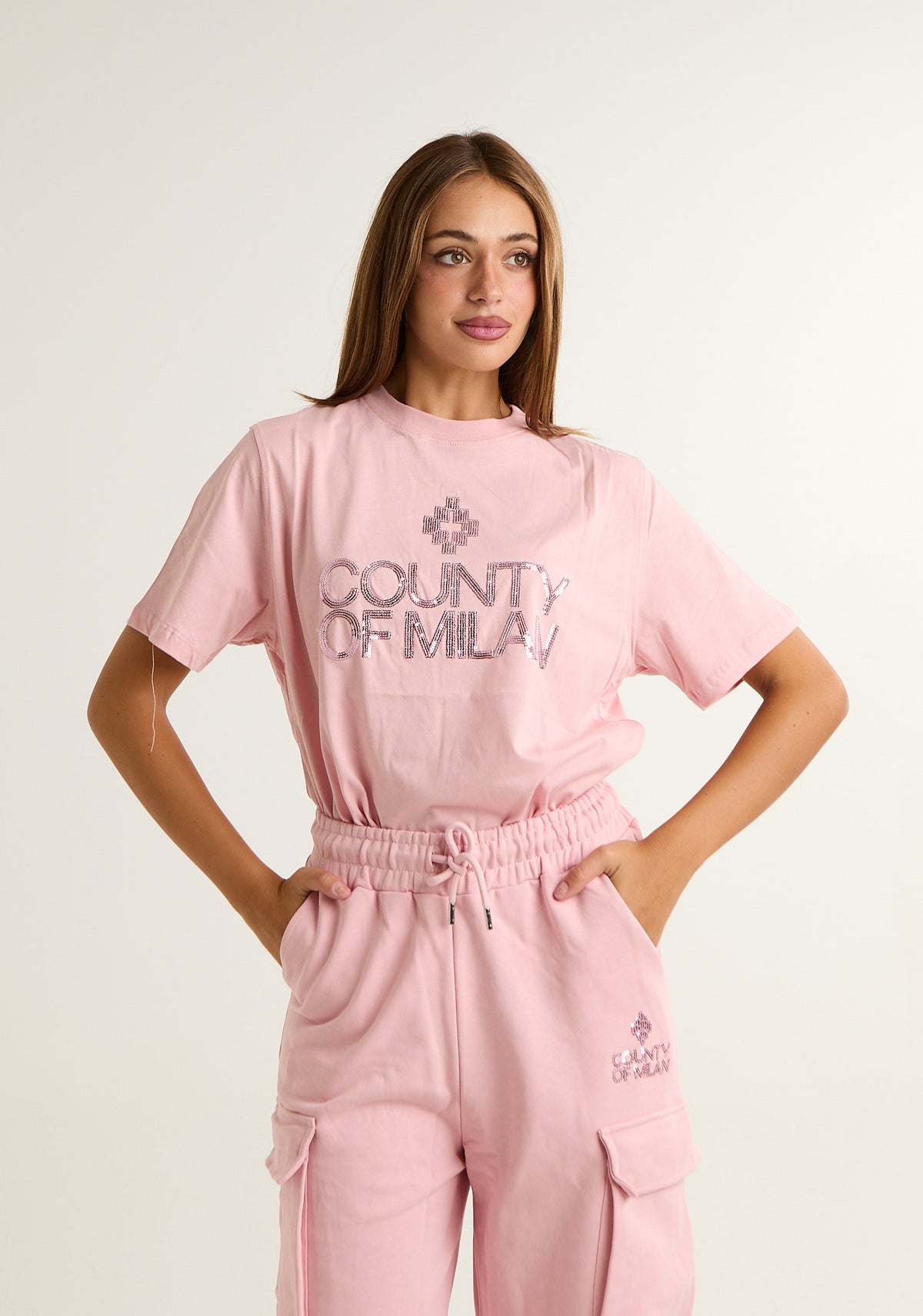 T-shirt con ricamo frontale