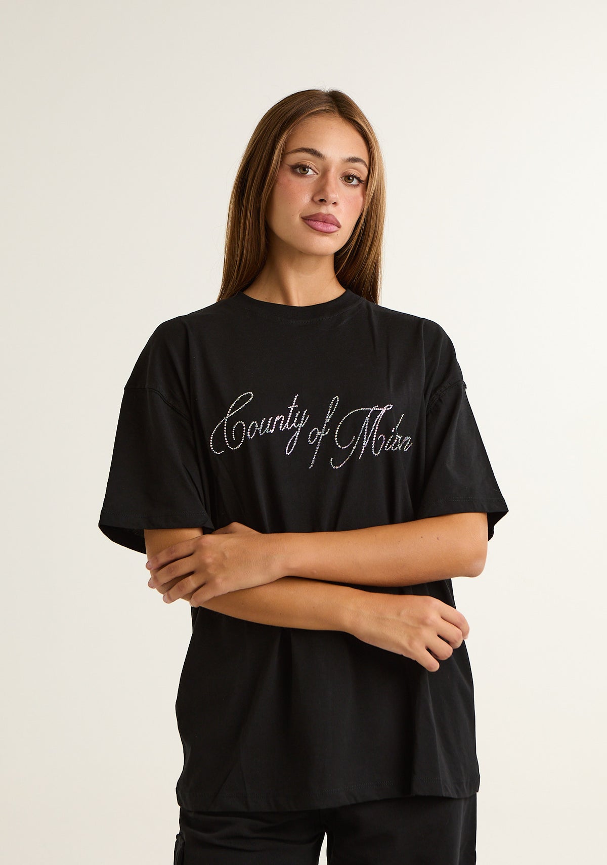 T-shirt con logo prezioso applicato
