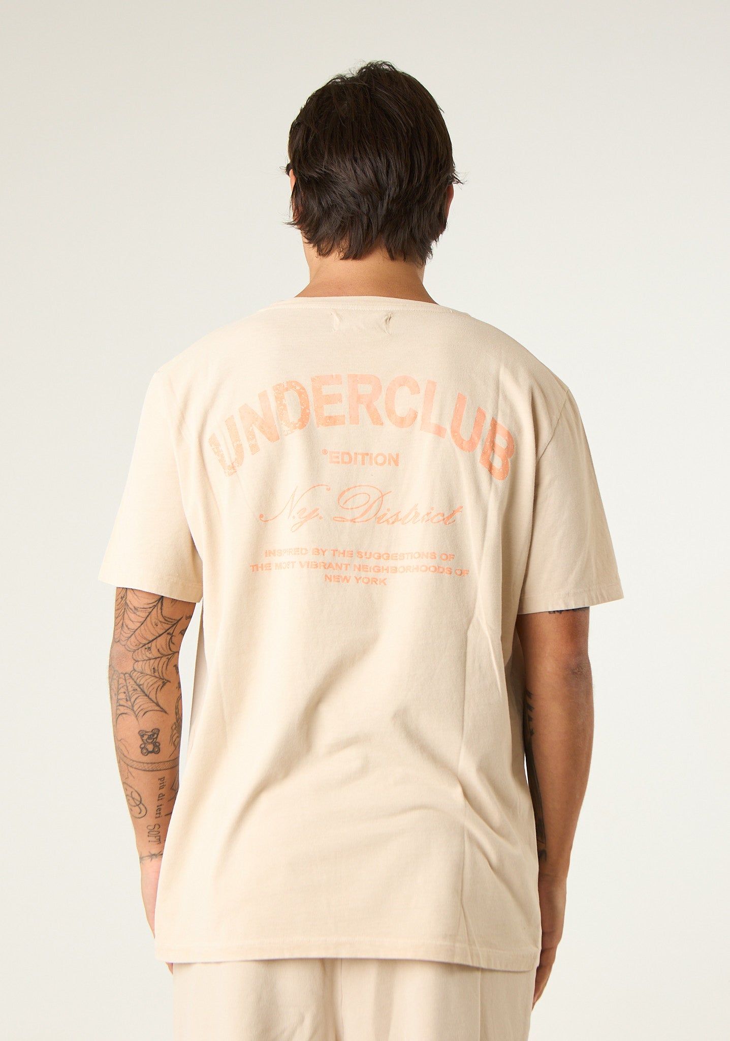 T-shirt con stampa posteriore